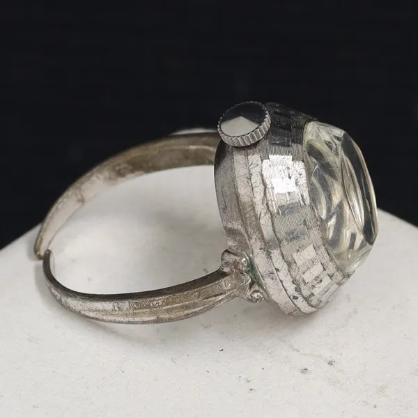 Working Seiko 10-0630 Manual Winding Silver Dial 17 Jewels Cut Glass Ladies Ring