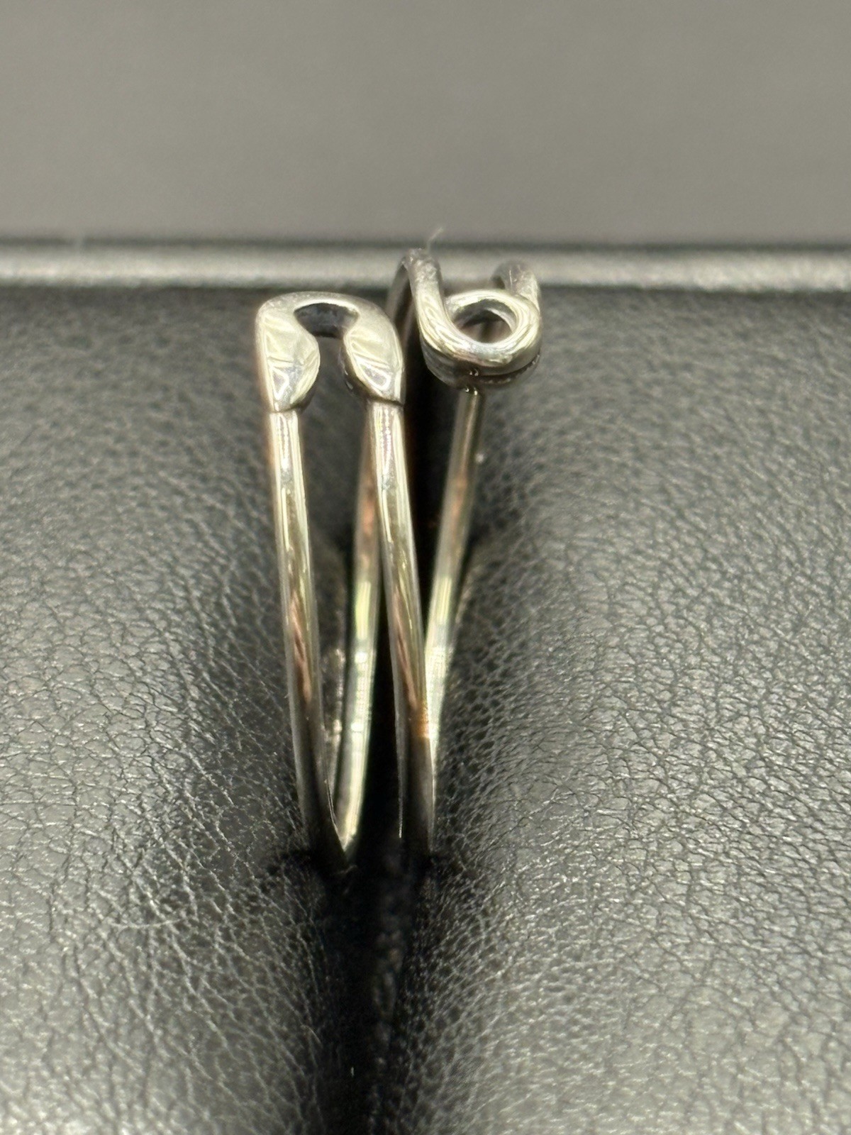New Condition Sterling Silver Saftey Pin Ring Adjustable Size 7 G7