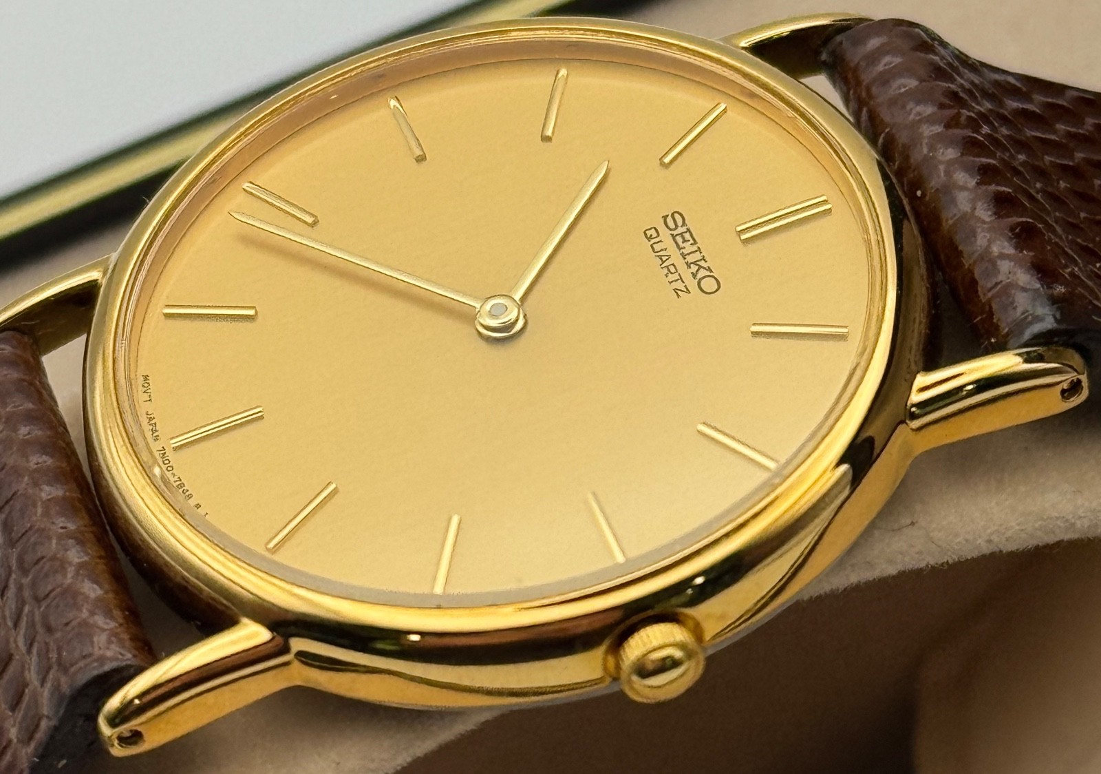 1995 Vintage N.O.S. Seiko Men’s Gold Dress Watch w/O.G. Band & Box – 7N00 Quartz