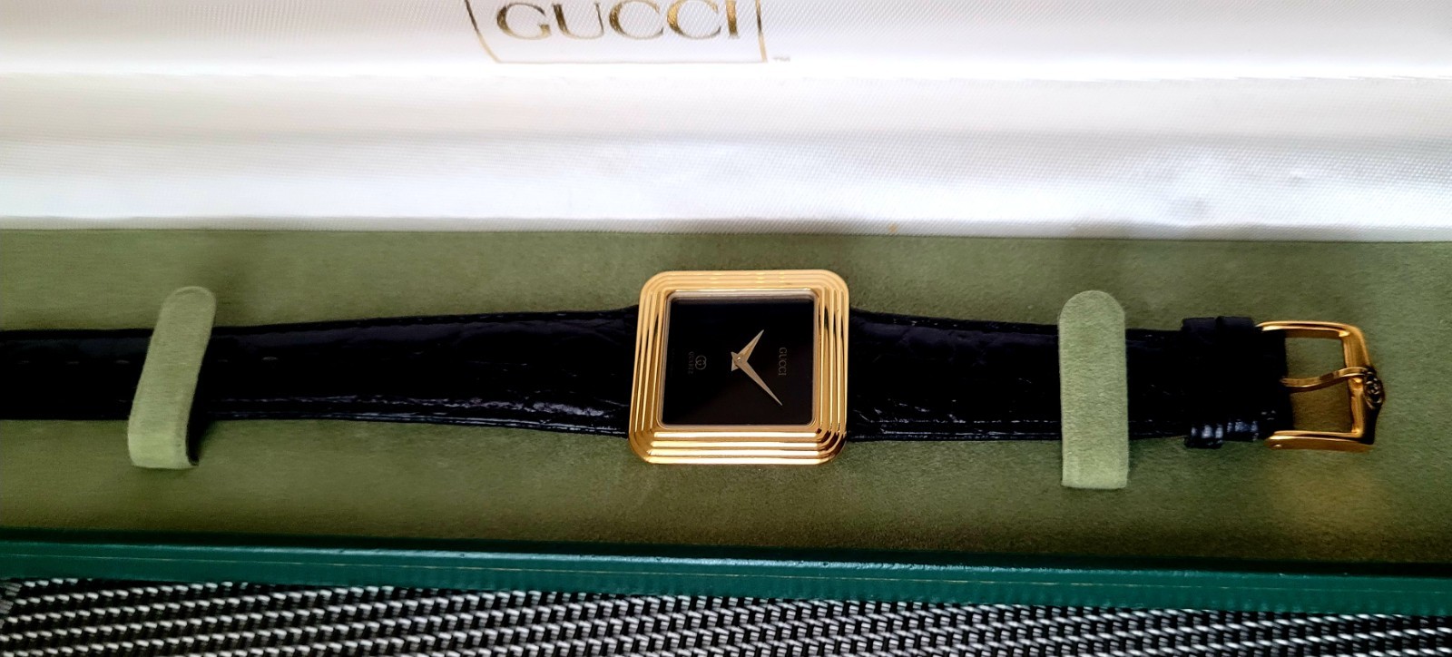 Gucci Ladies💃Watch,Authentic Swiss Made,Beautiful,Scratch Free Crystal,28MM CS