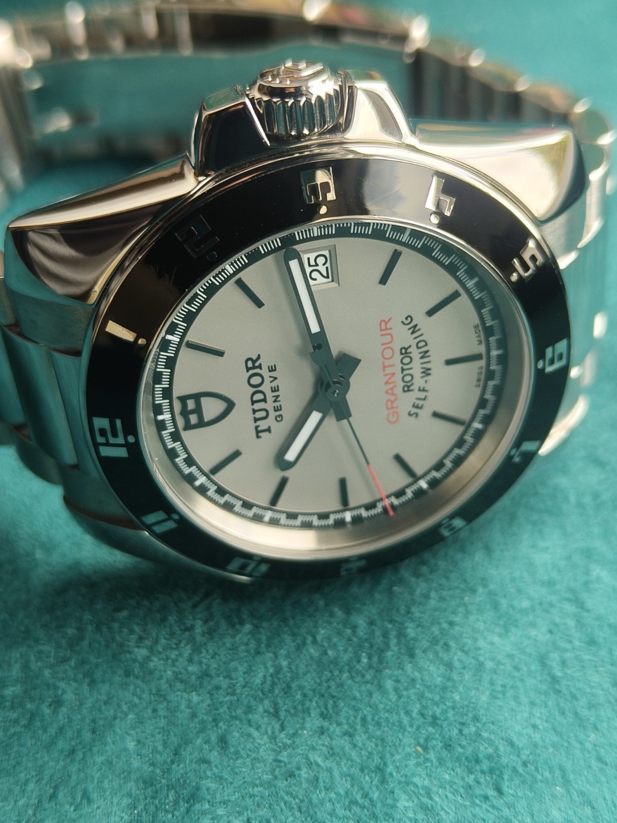 Tudor GranTour Date 41mm Special Dial Ref. 20050N Rare Model Good Condition