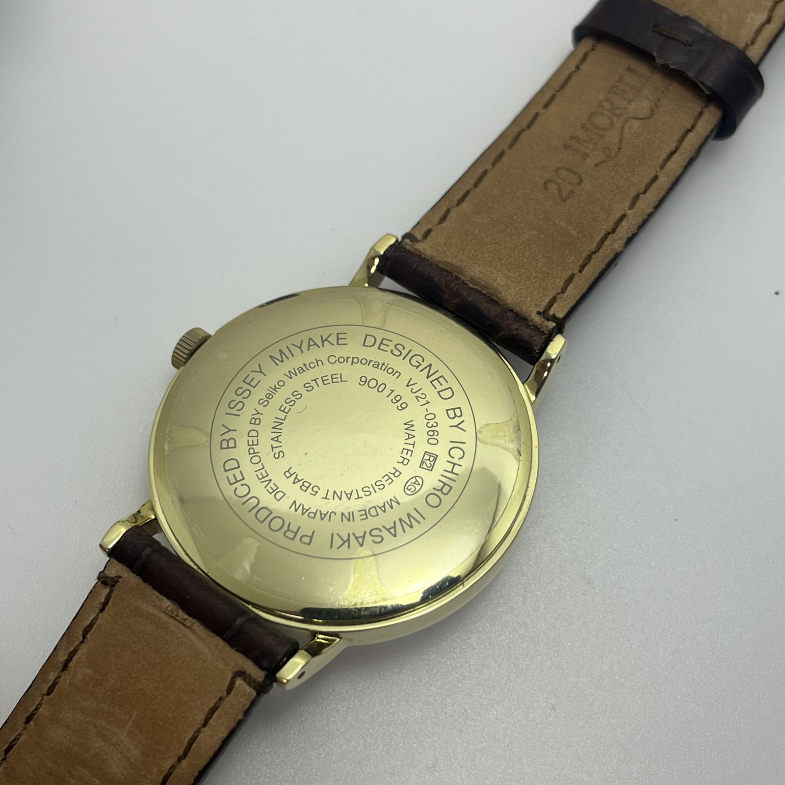 SEIKO ISSEY MIYAKE ” f ” Watch by Ichiro Iwasaki White Dial Qz Japan w/Box#B792