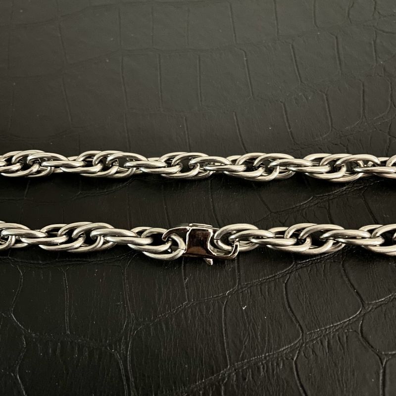 New Pure Titanium Twisted Necklace With a 7mm Wide Anti Allergic Moisture Chain