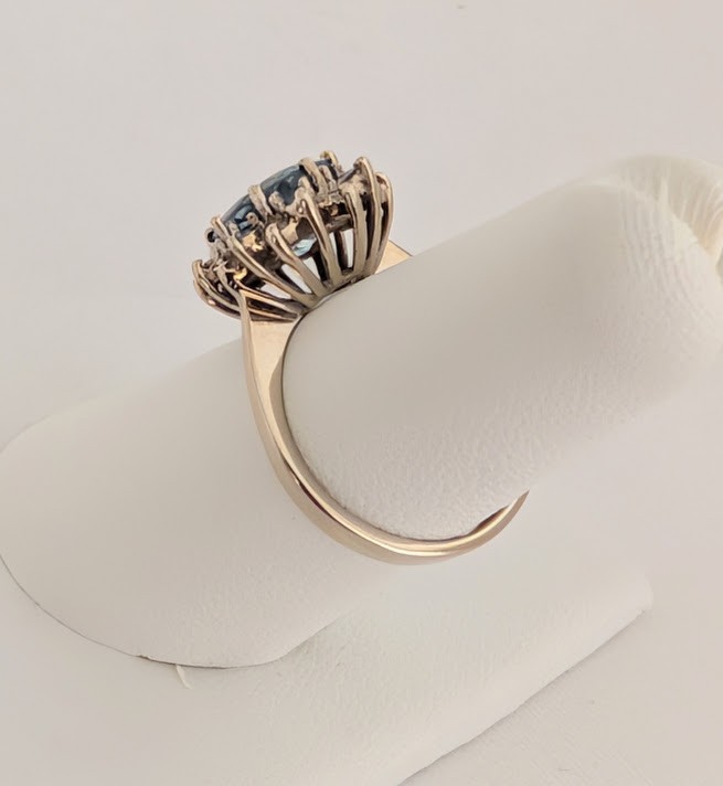 Aquamarine & Diamond Ring 14K Gold 4.1 Grams Retail Price $2199 Make An Offer!