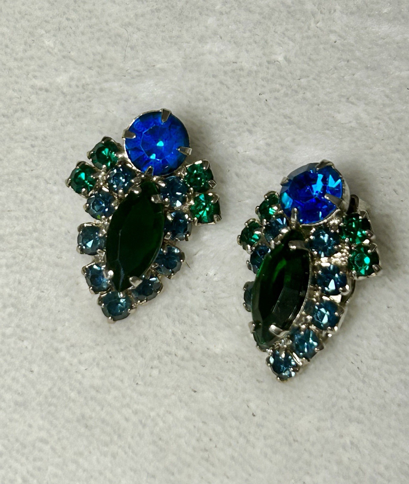 Vtg Juliana DeLizza Elster Blue Green Rhinestone Brooch Earrings Set Demi Parure