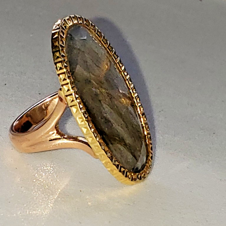 14KT Milor Italy Labradorite Ring, size 5.5 rose gold and yellow gold EXCELLENT
