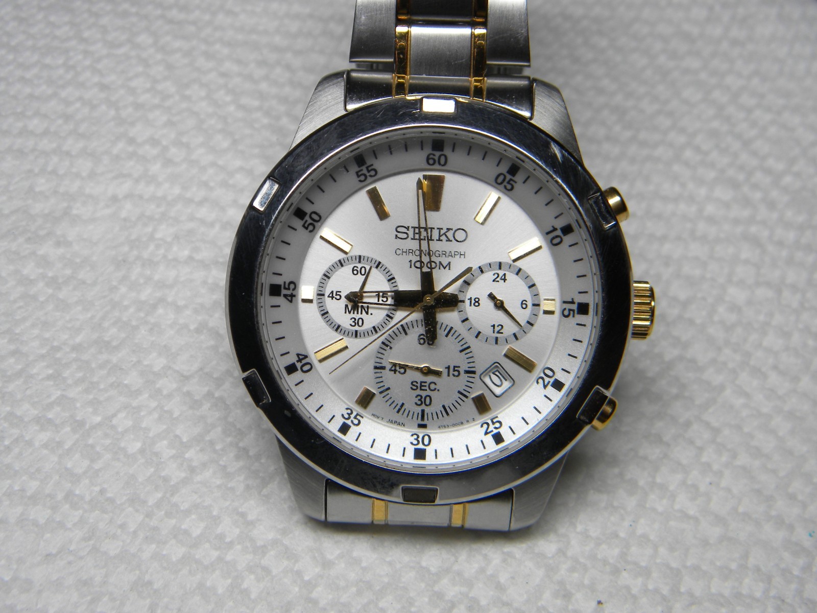 Seiko Chronograph 100M 4T53-00C0 with White Dial Very Short Band is Running