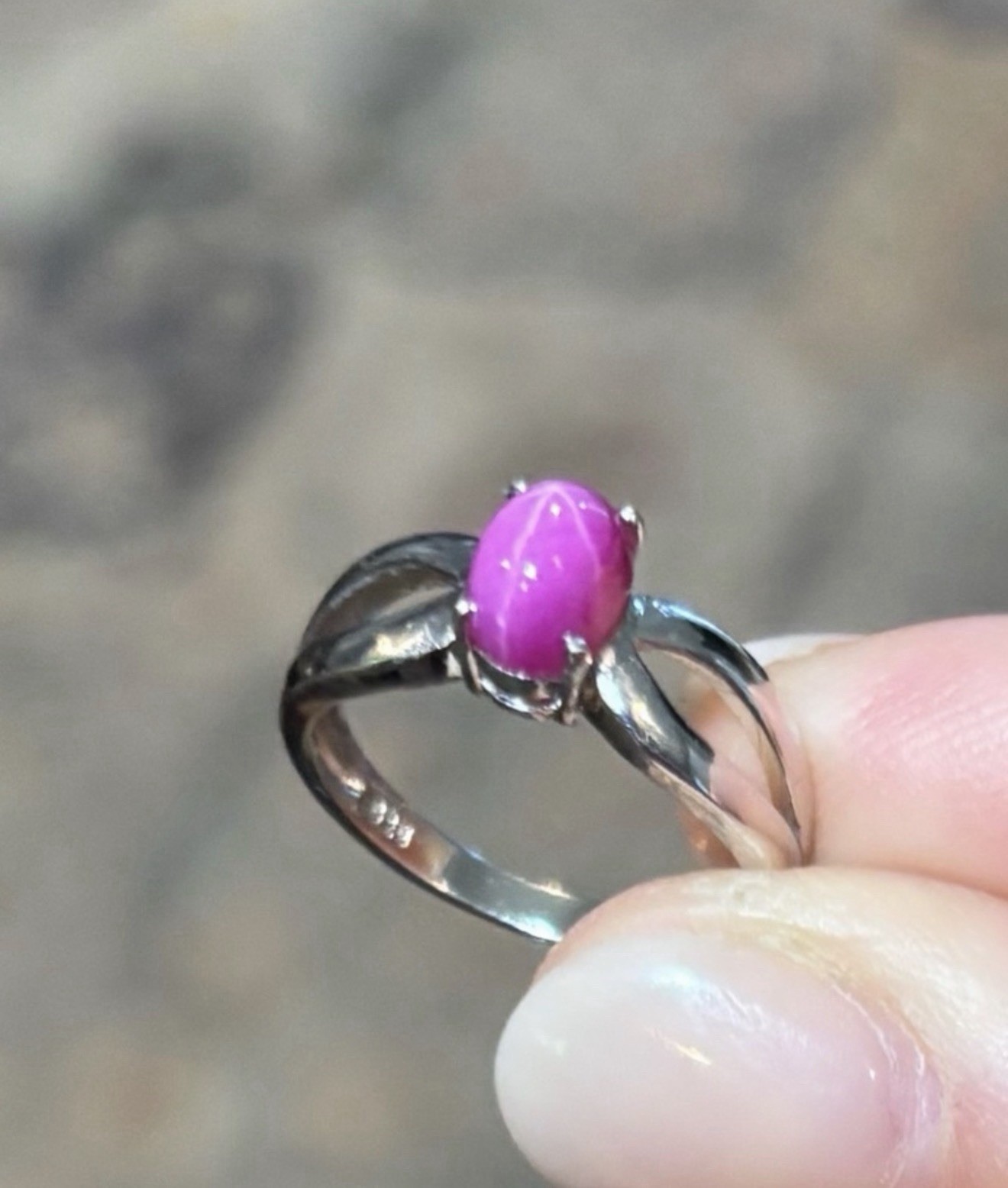 Stunning Ruby Star Sapphire 7x5mm Oval Cabochon 925 Sterling silver Ring size 6