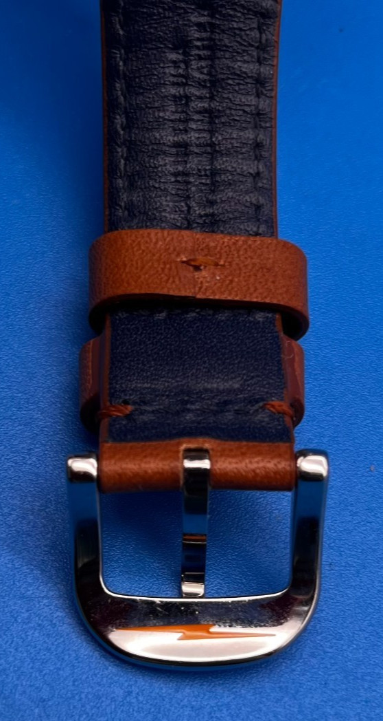 SHINOLA ARGONITE 1069 WITH BROWN LEATHER BAND (BAD BATTERY)