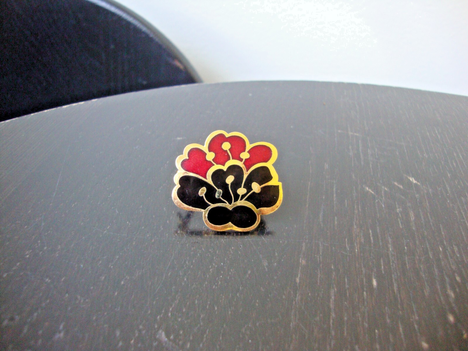 Vtg Samuel Huang Cloisonne Cherry Blossom Black Red Enamel Gold Tone Scarf Clip