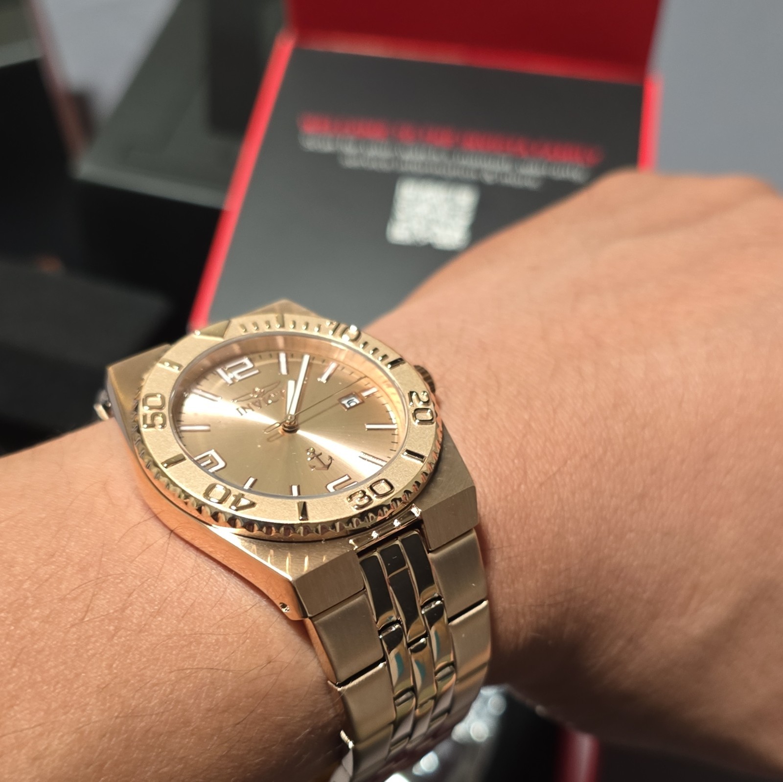Invicta Pro Diver Quartz Analog Gold SS Bracelet Date 100m 38mm w/ Box