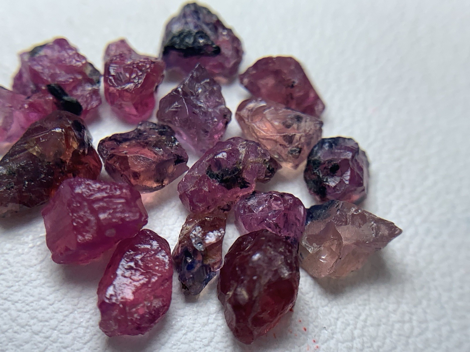 15.10 CRTs Extremely Rare Facet Graf Pink & Blue Color Winza Sapphire Rough Lot