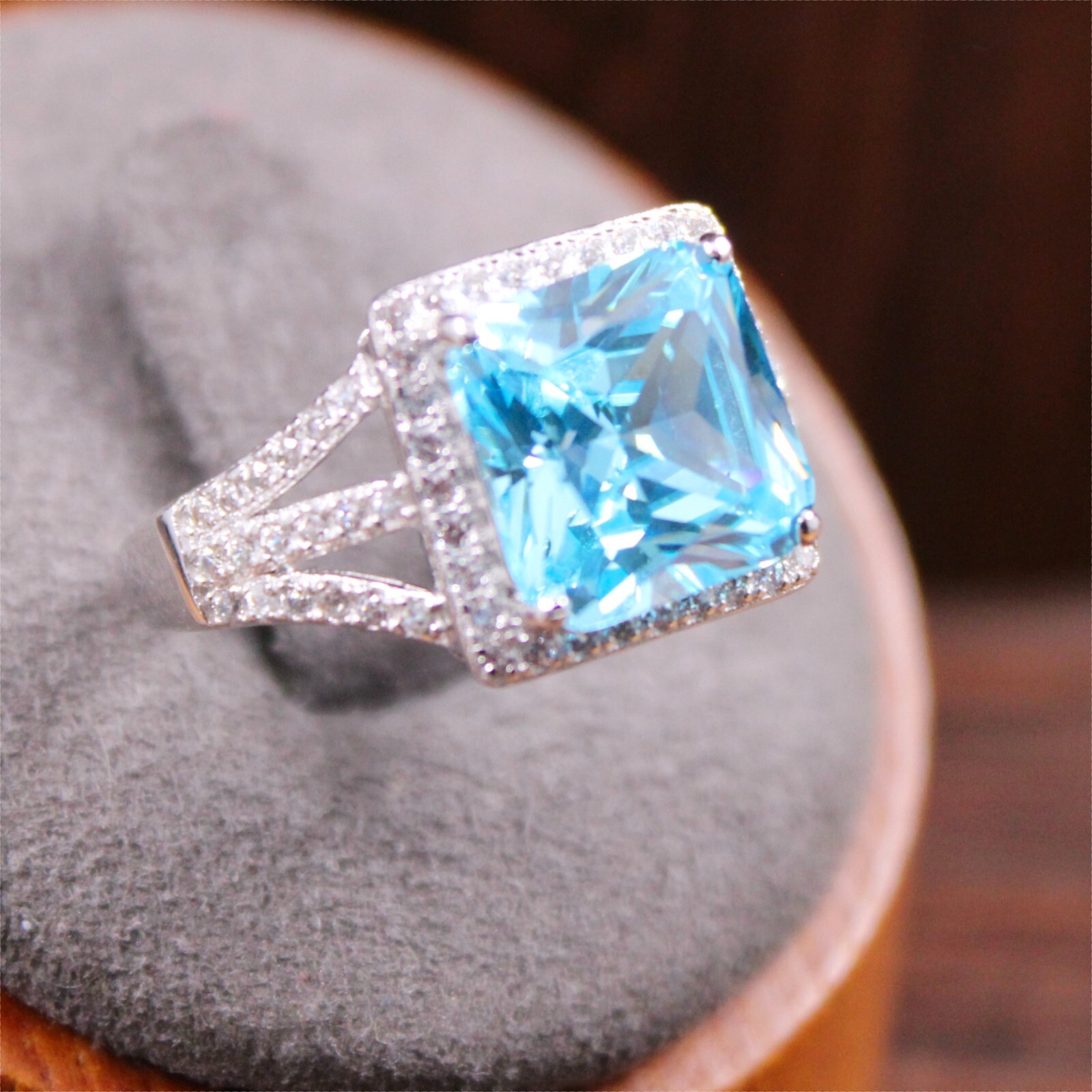 Fuzion Creations Blue & White Zirconia Ring Sterling Silver Size 7.75 Signed FZN