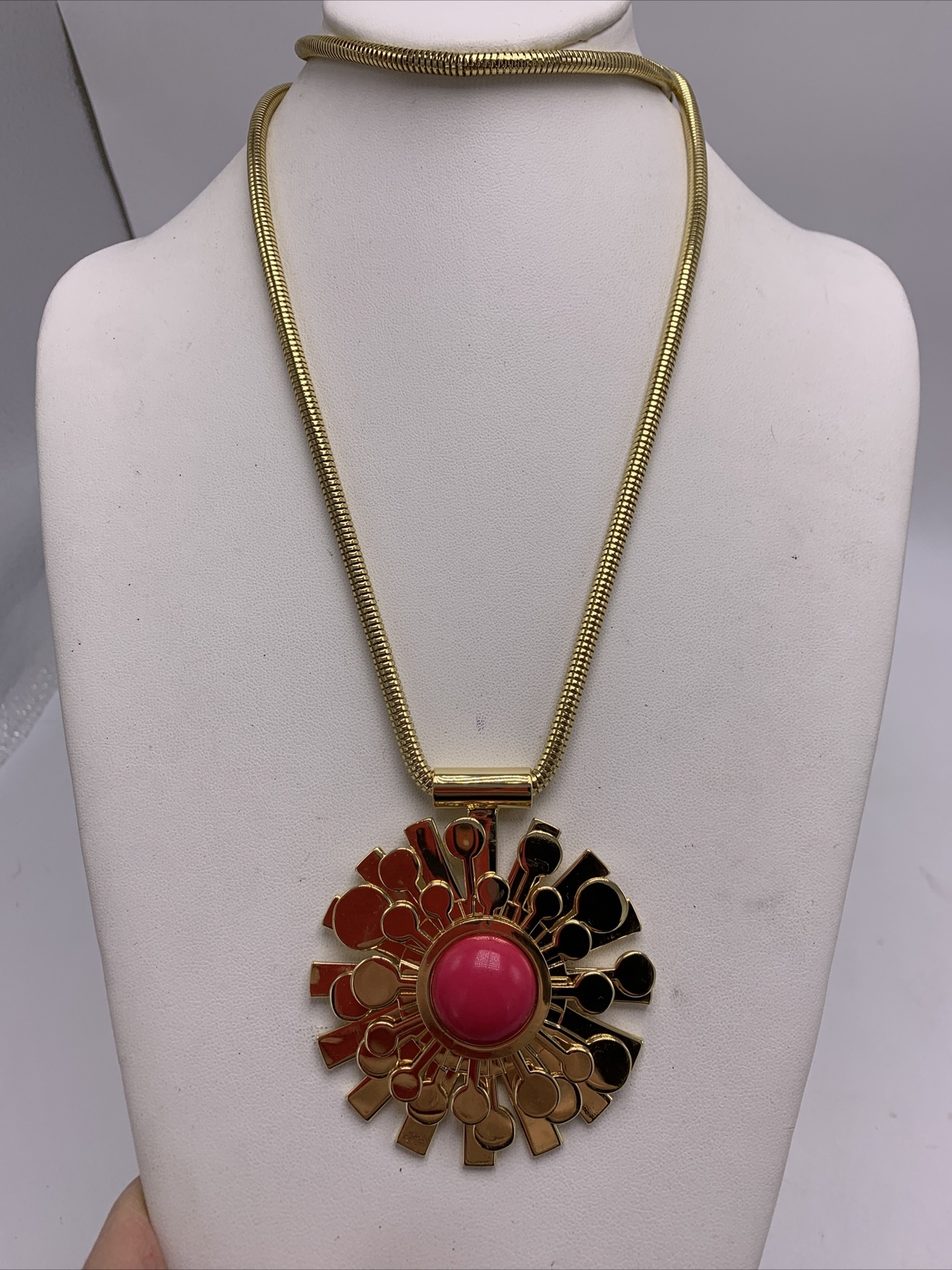NWOT TRINA TURK INDAIN CAYNON GOLD TONE PINK STONE 34” Necklace X821