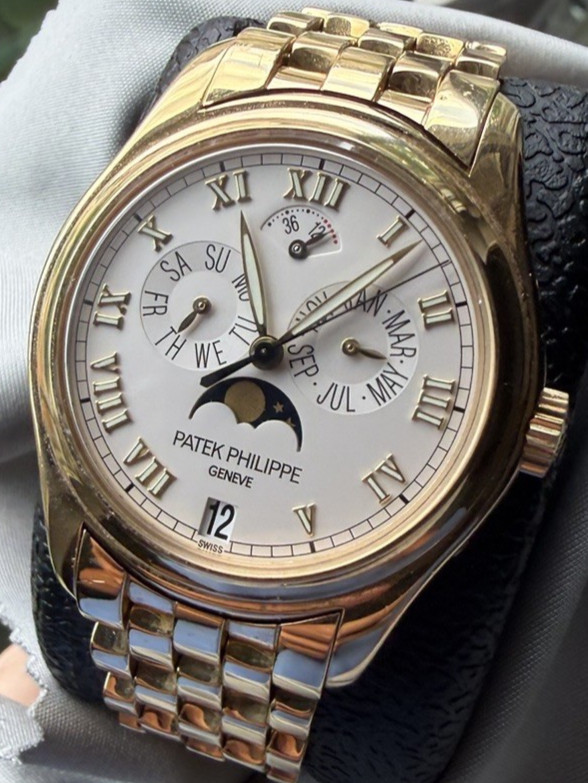 Patek Philippe 5036/1J Yellow Gold w/Box and Certificate of Origin