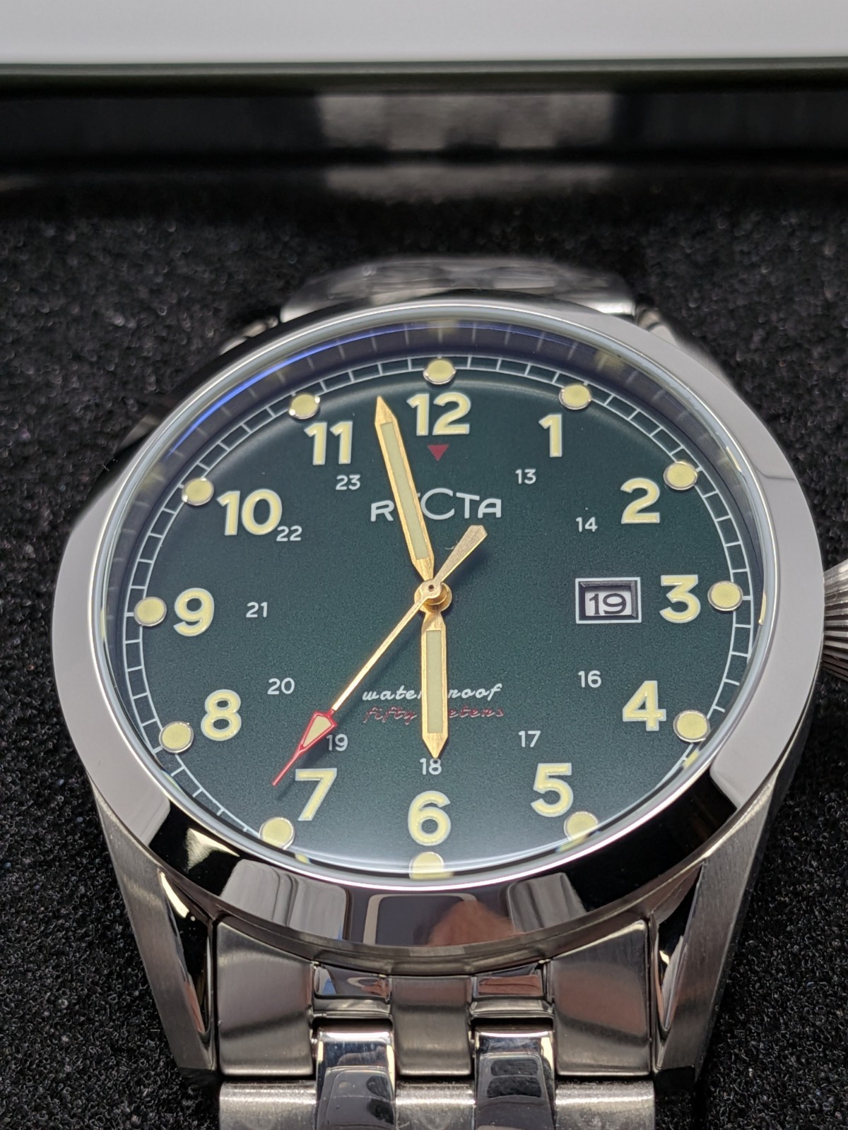 Recta RT-3001 Cavalier Forest Men’s Watch Green Dial Stainless Steel Bracelet