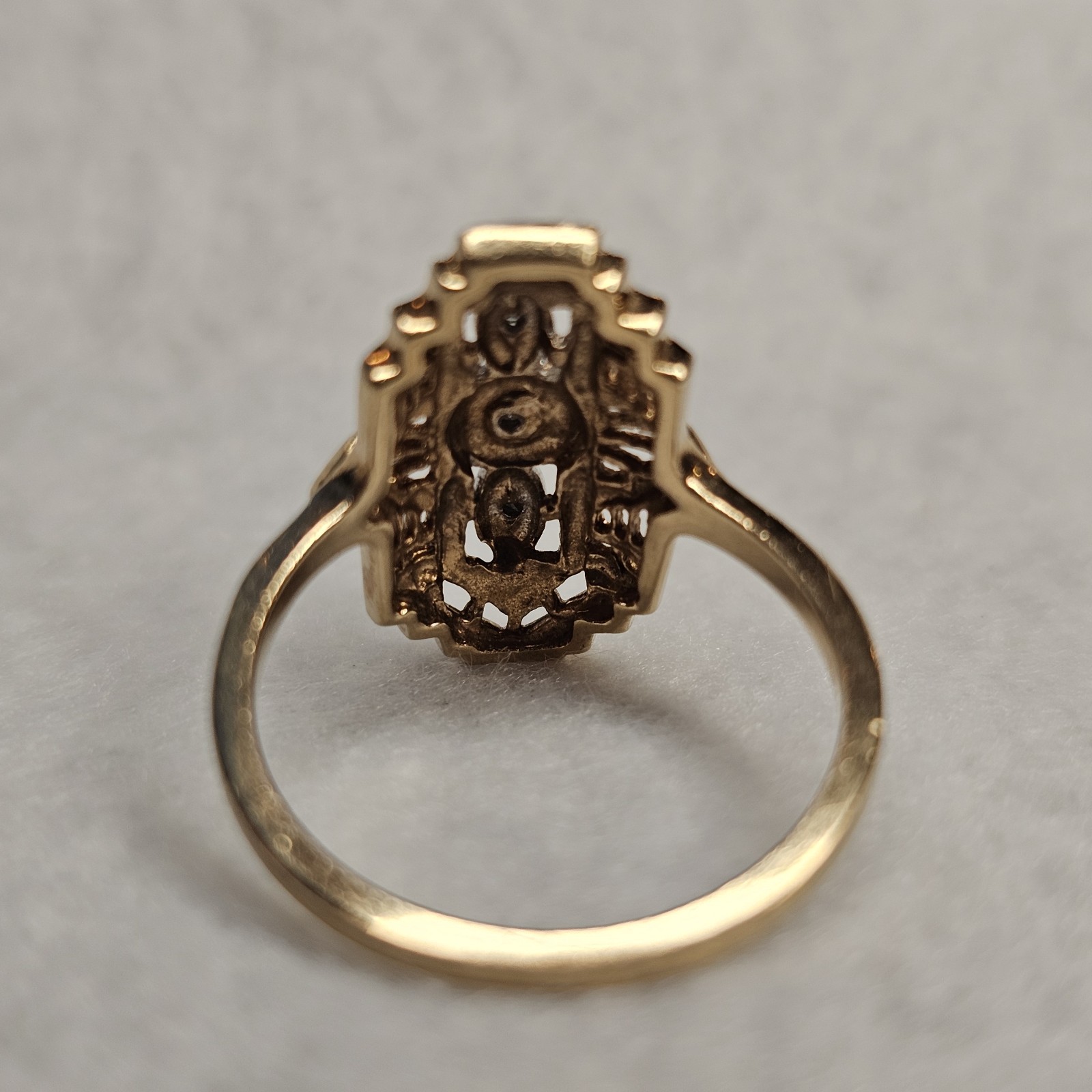 Vintage Art Deco 14K Gold Filigree Shield Ring • Diamonds • Size 6 • Navette…