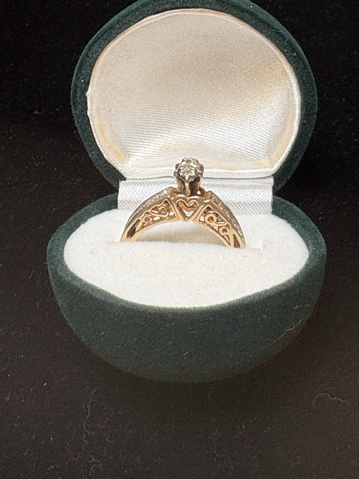 Diamond 10k Yellow Gold Ring 3.2 Grams , Size 7 women’s