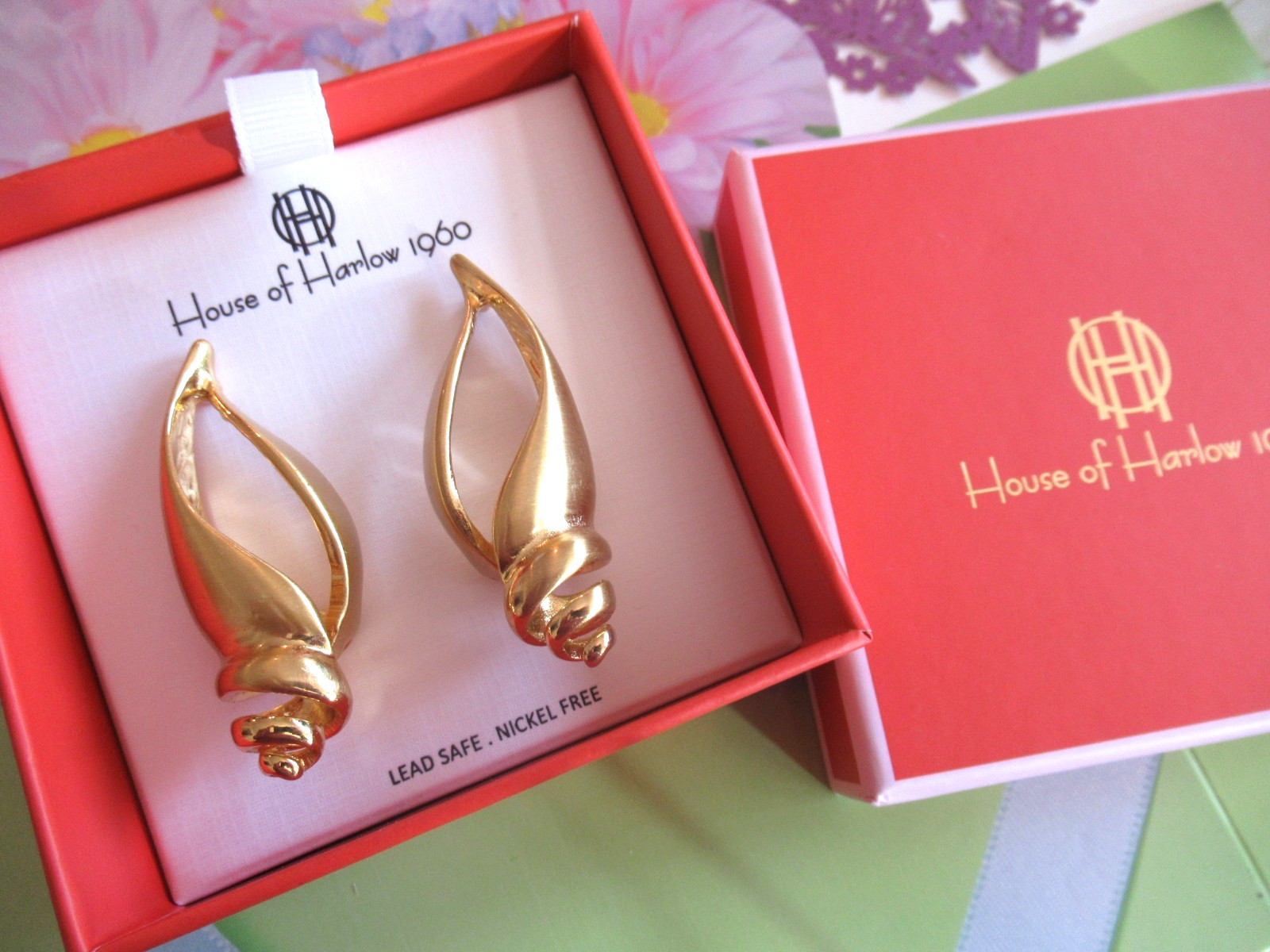 House Of Harlow 1960 Gold Tone Hollow Sea Shell Earrings NEW IN BOX