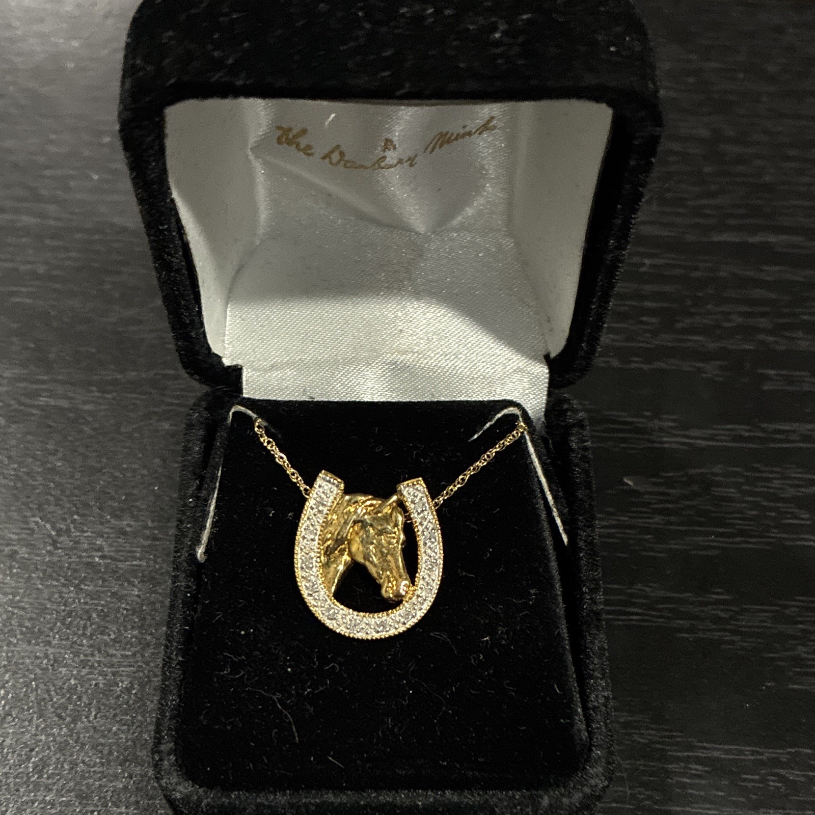 HORSESHOE-SHAPED PENDANT WITH HORSE PROFILE