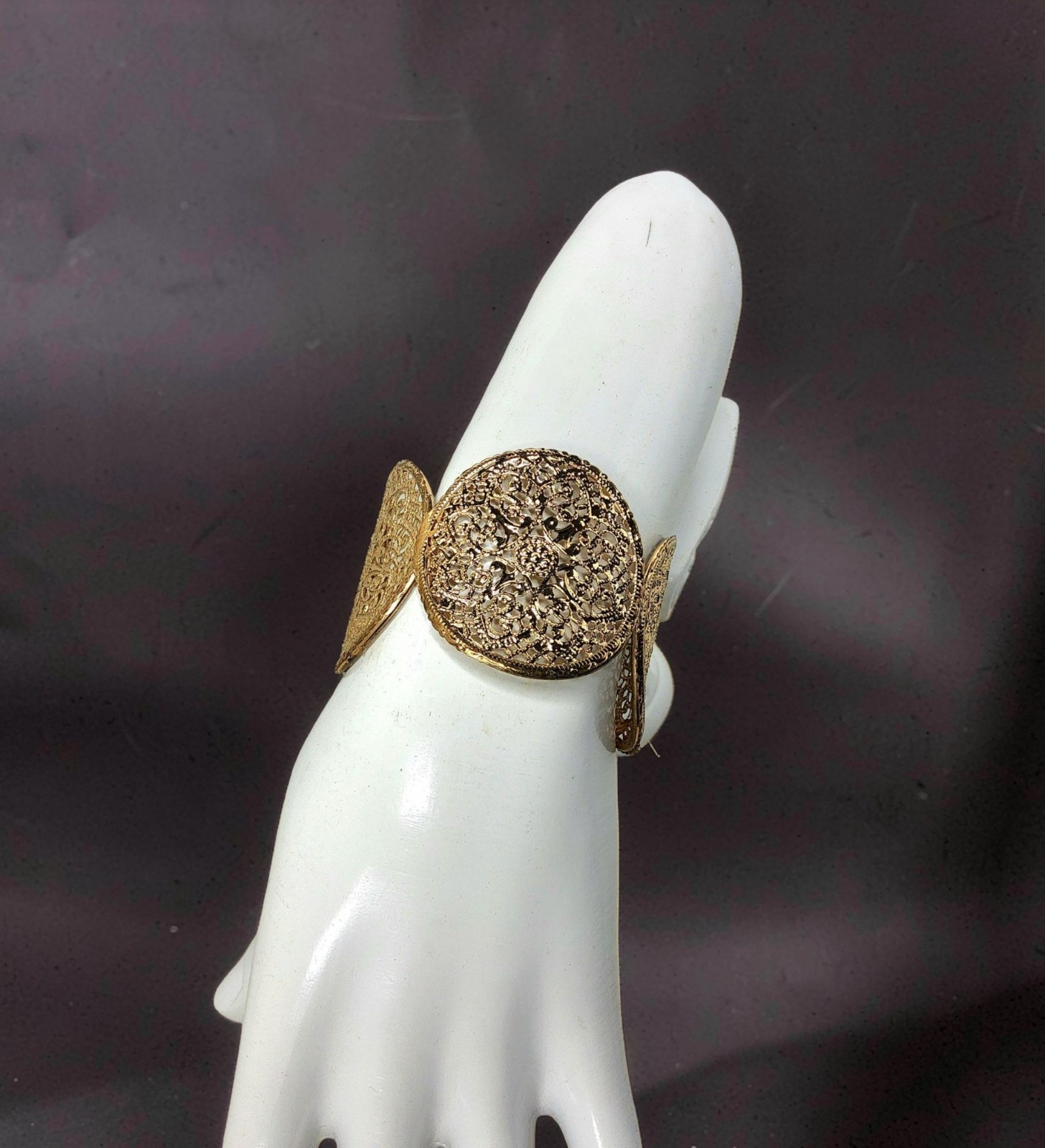 Vintage Gold Tone Oval Panel 7″ Open Cuff Bracelet 1.5″W Medallions