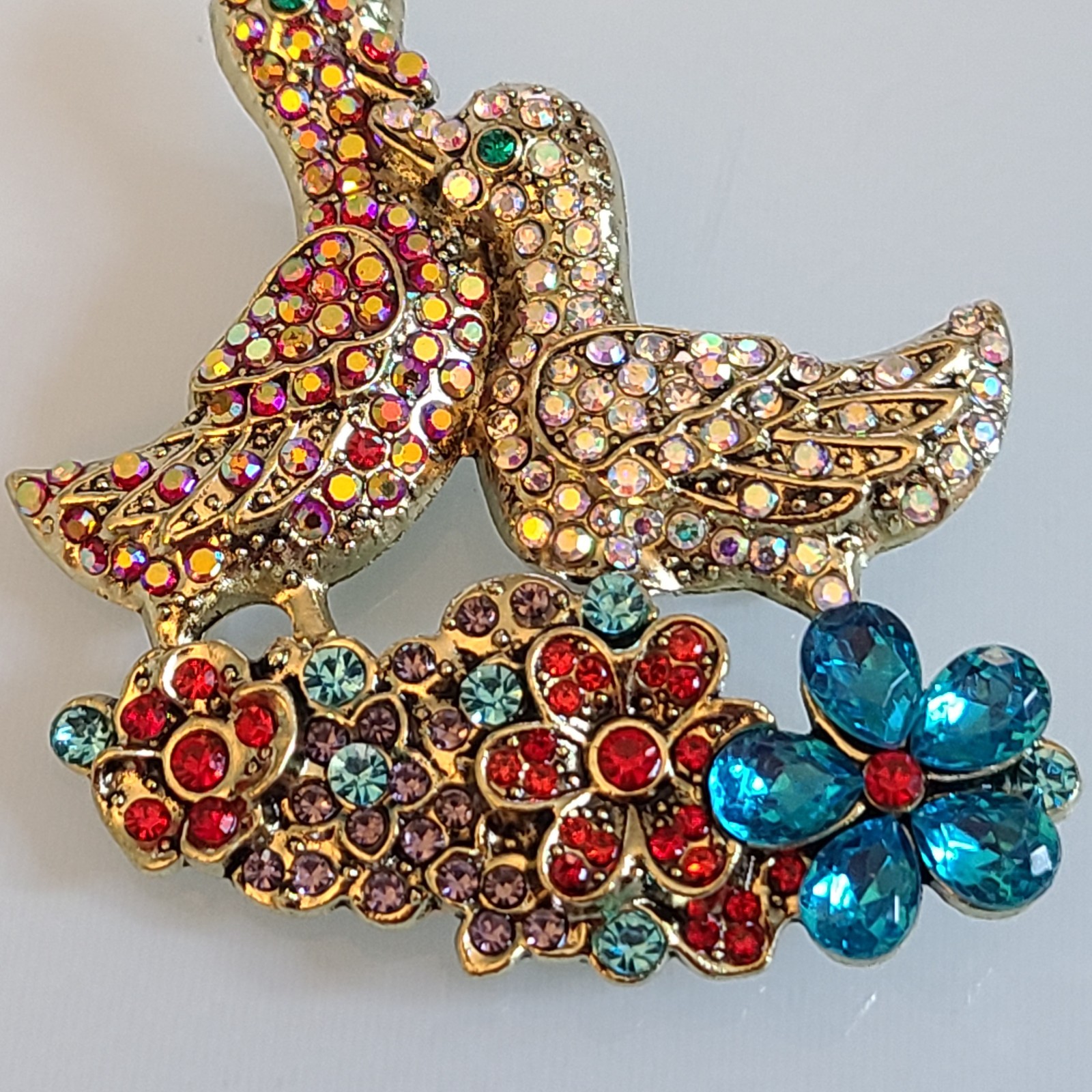 FAB DOUBLE DUCKS GORGEOUS BROOCH 2 1/2 INCHES MULTICOLORED FLOWERS AND AURORA Bs