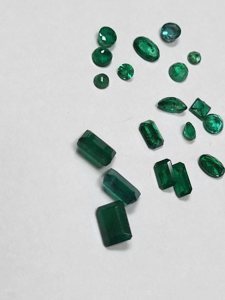19 Genuine EMERALDS 7.5 carats Total Weight Nice Mix of shapes and sizes CHEAP !