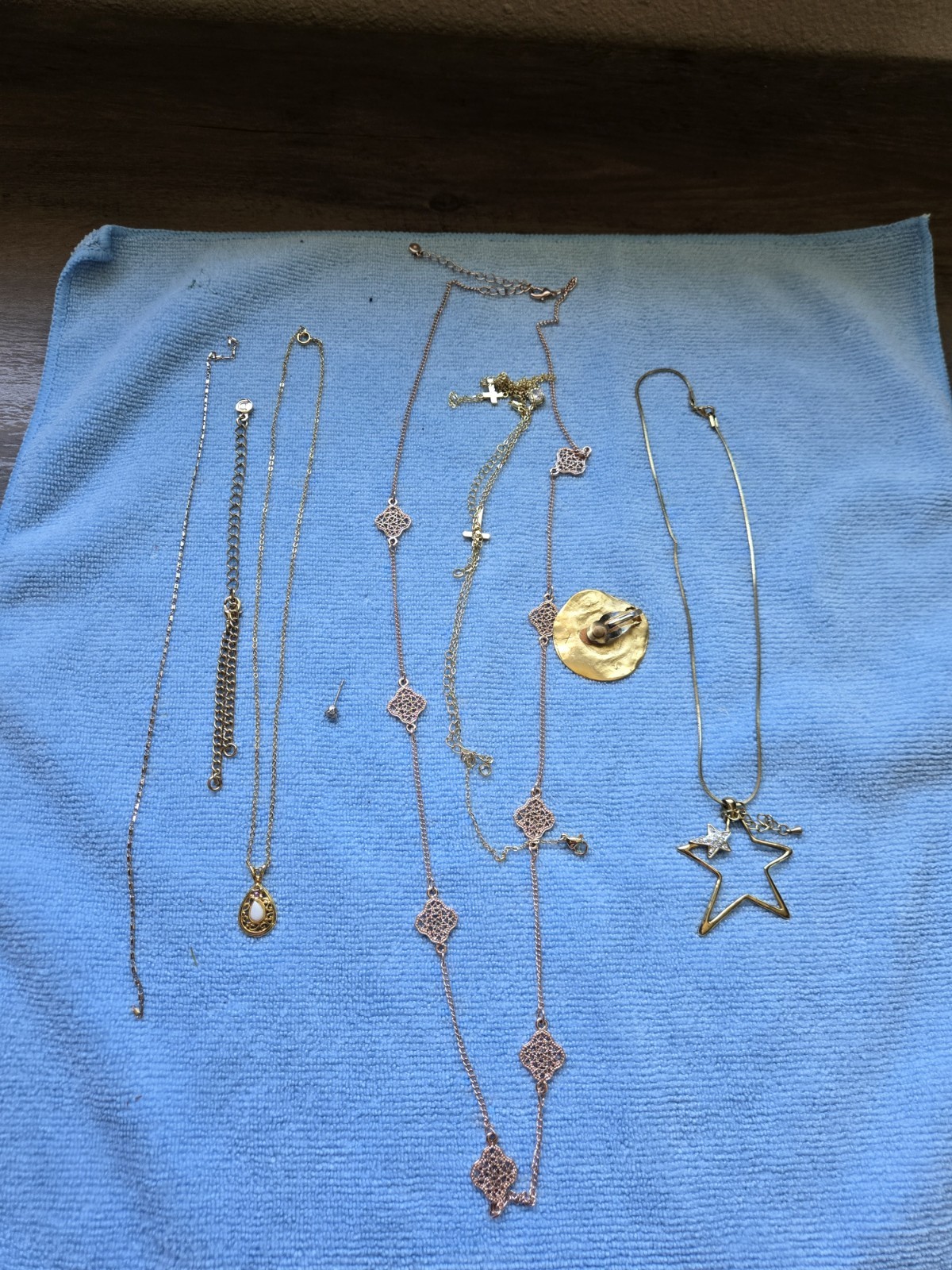 Gold-colored costume jewelry lot, 1,392.1 grams