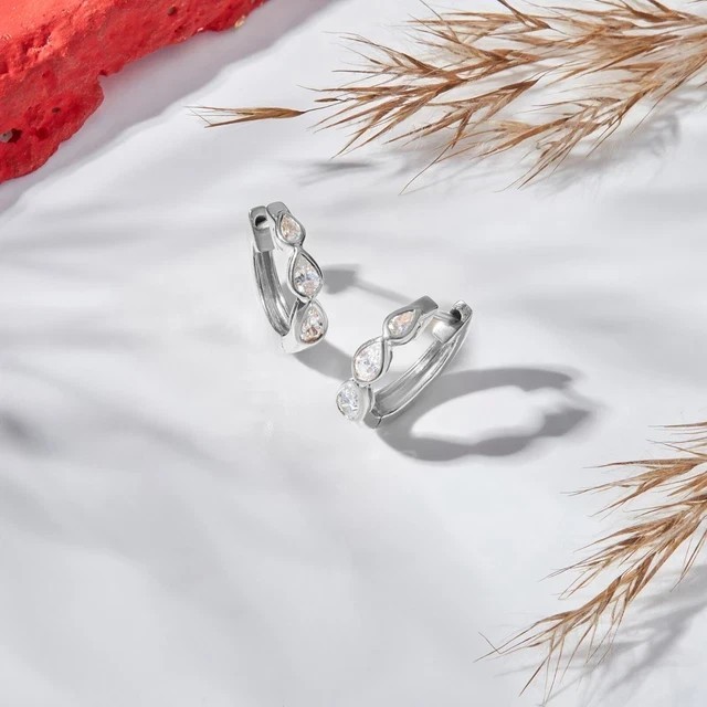 Pear Cut Simulated Diamond Women’s Clip On Huggie Hoop In 14k White Gold Plated