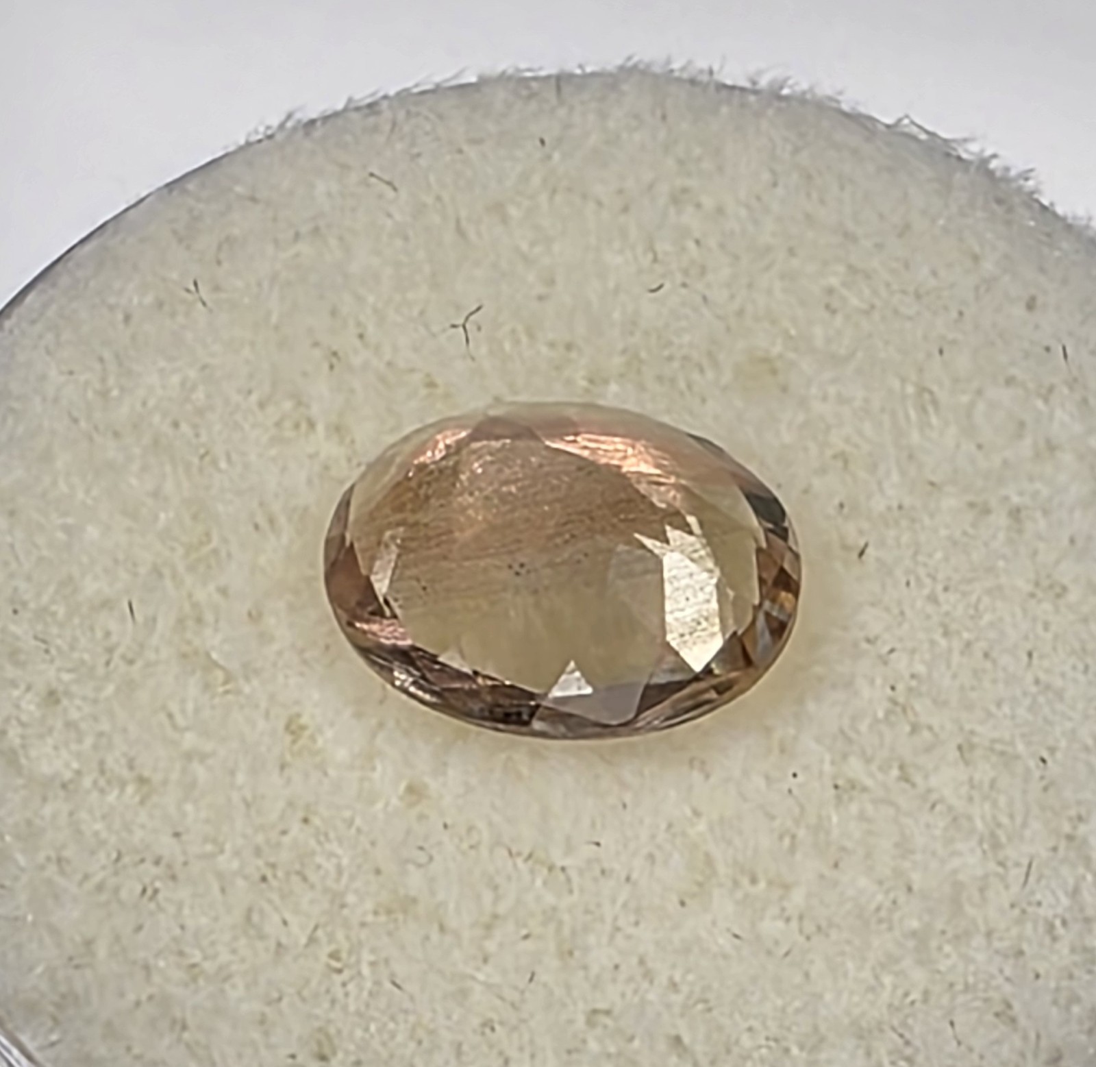1.83 ct Oregon Sunstone –Oval Cut – Champagne with copper schiller