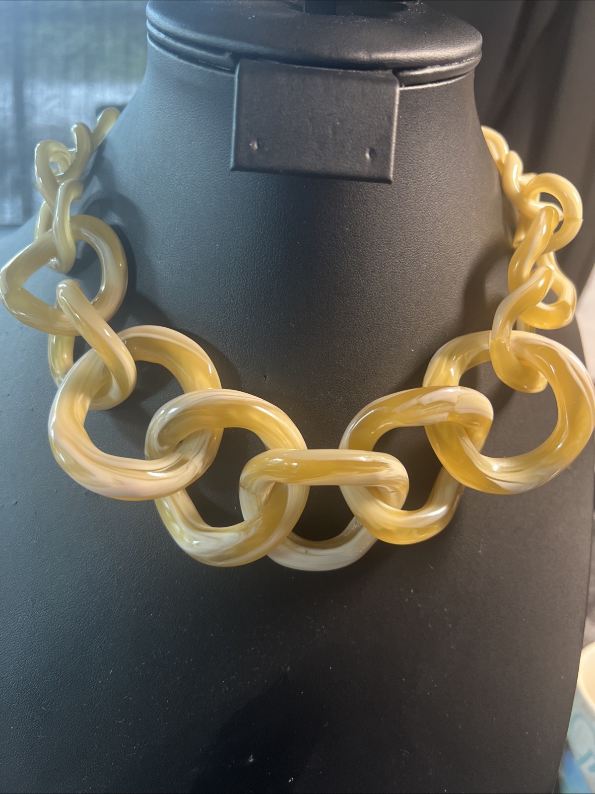 Tori Burch Butterscotch Cream Swirl Graduated Resin Link Necklace 19 1/2 Inches