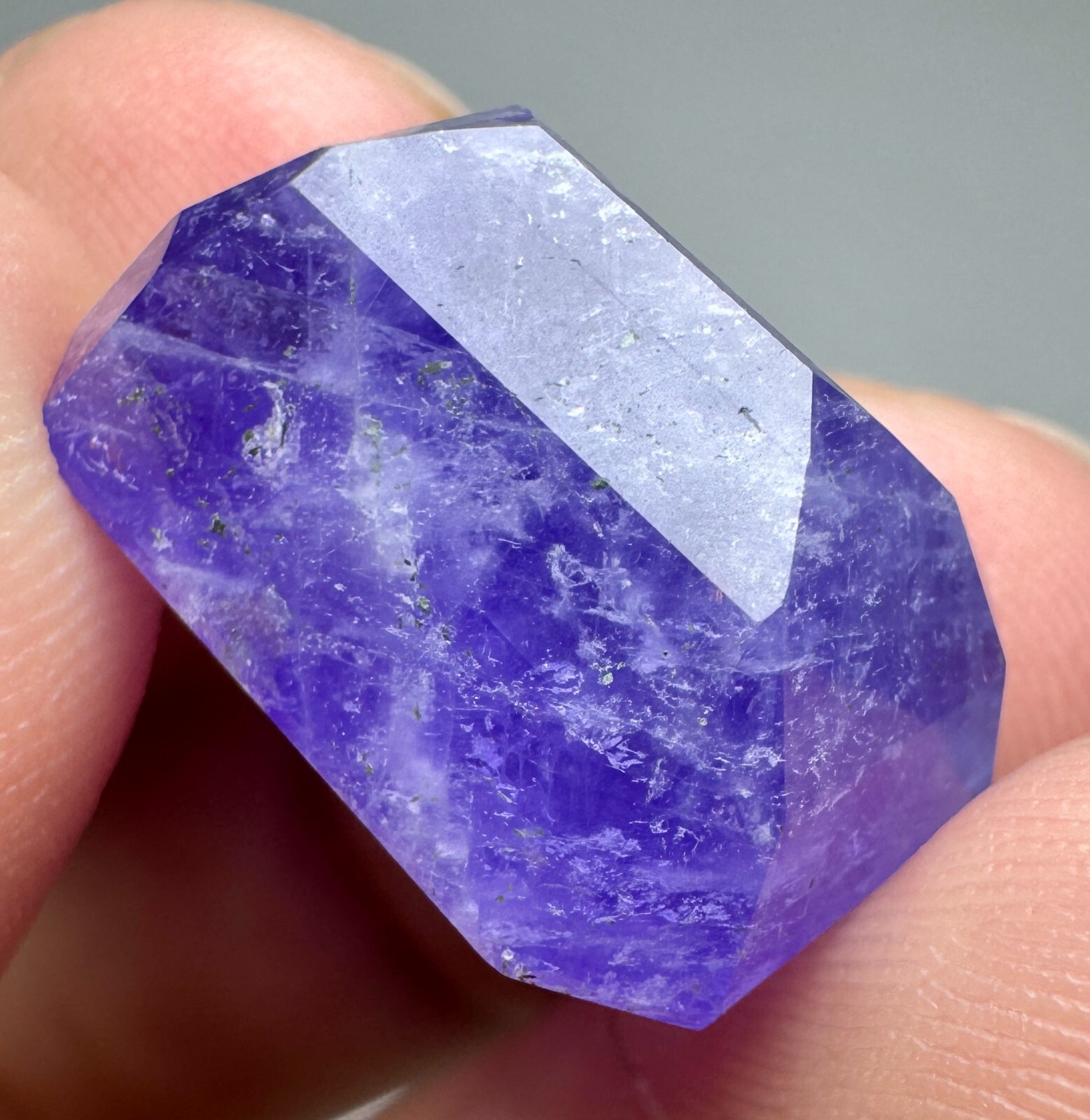 17 Carat Fluorescent Phosphorescent Tenebrescent Hackmanite Cut Gemstone.