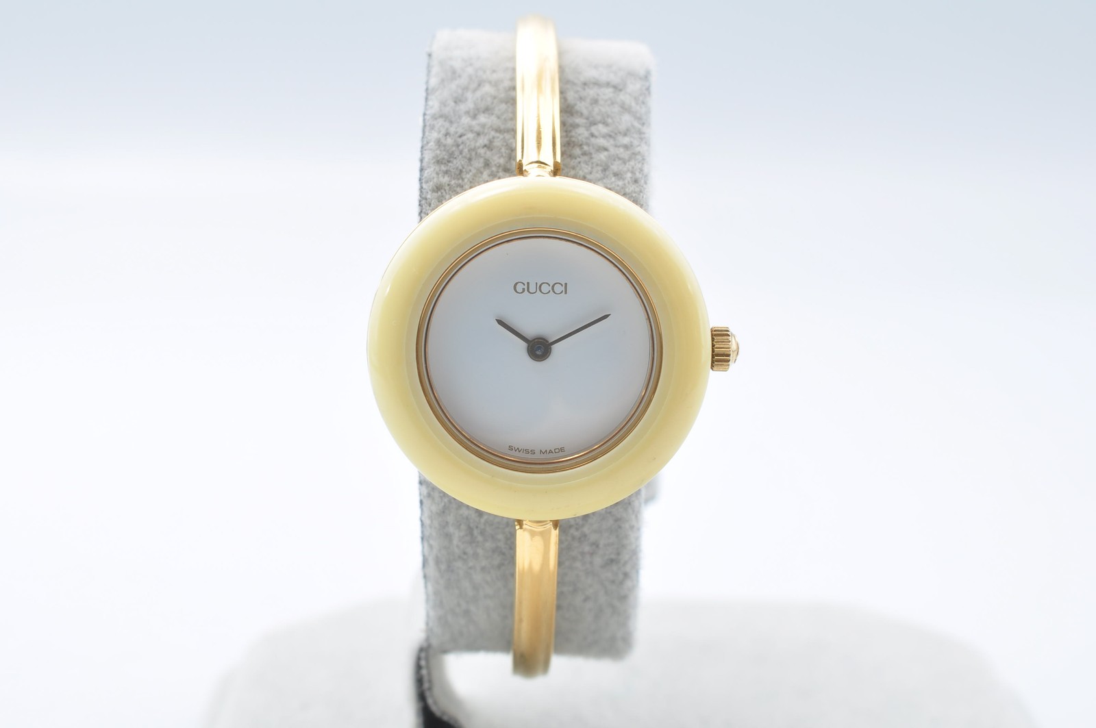 Gucci 11/12.2 Cream Bezel Quartz Watch Ladies Gold Tone Band Braselet w-1181