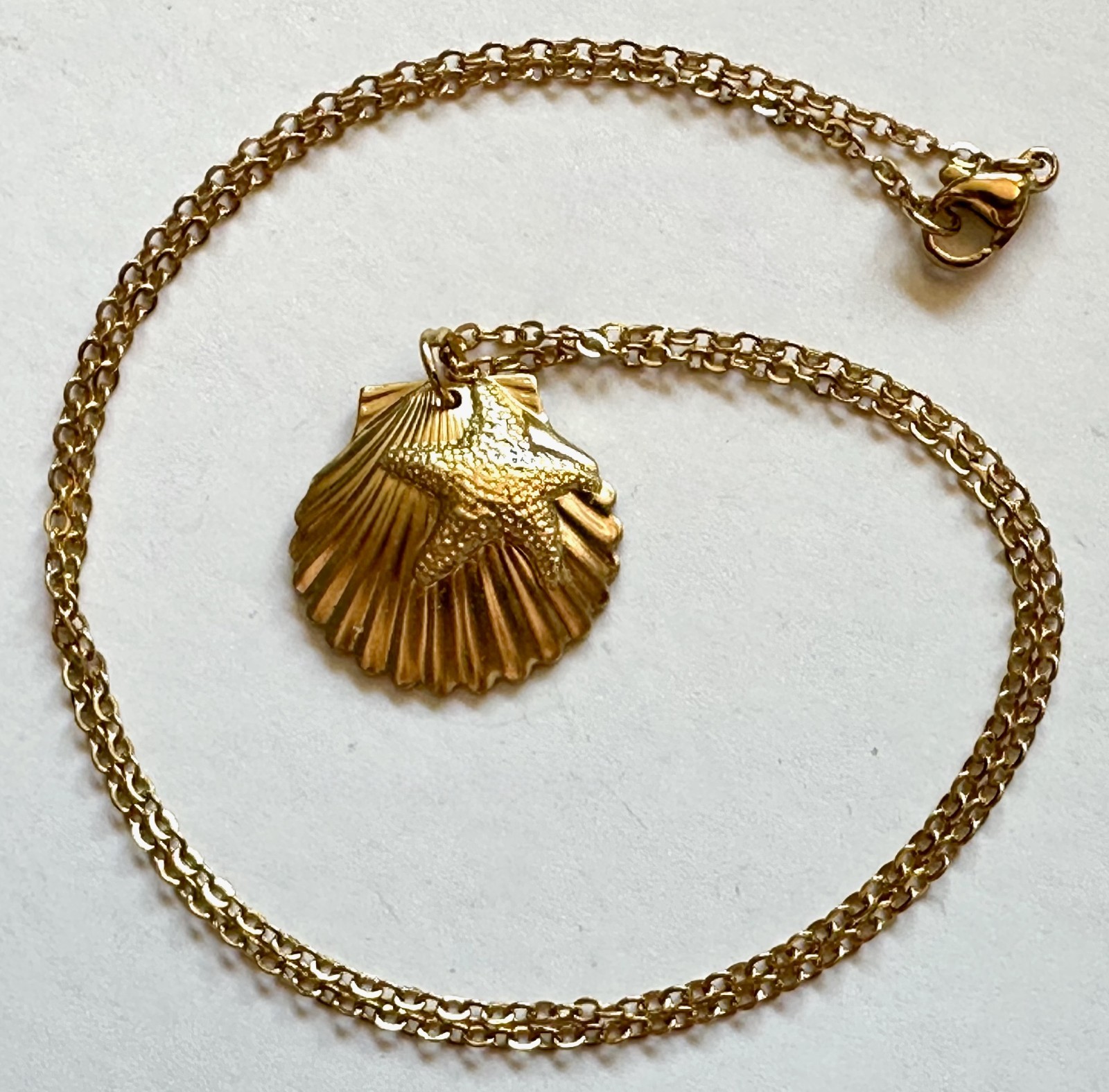 STARFISH STAR FISH ON CLAM SHELL raw brass charm 1″ pendant necklace 18″ gold pl