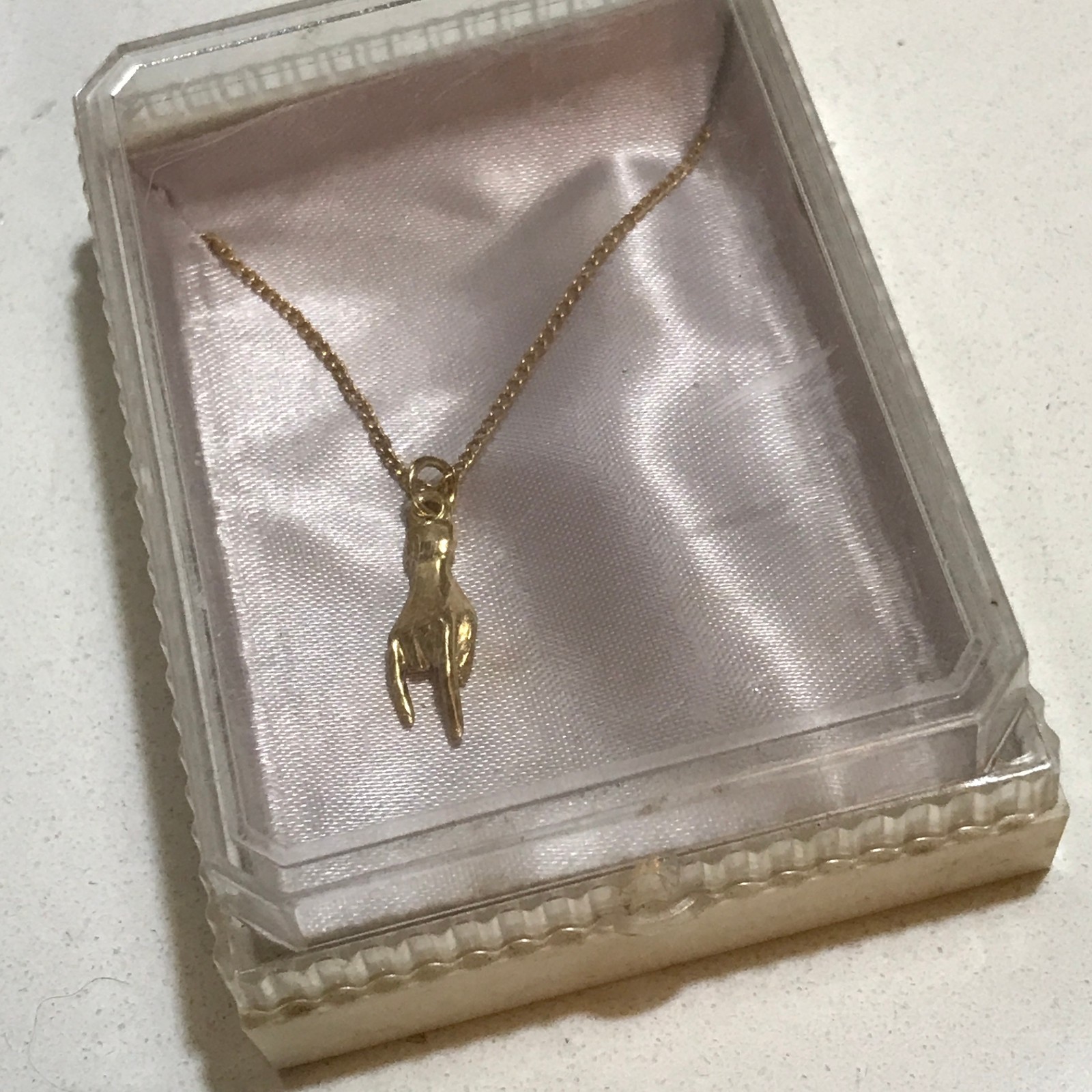 Vintage Metal Gold Tone 16″ Necklace Hand 3/4″ Pendant Rocker Rock n Roll
