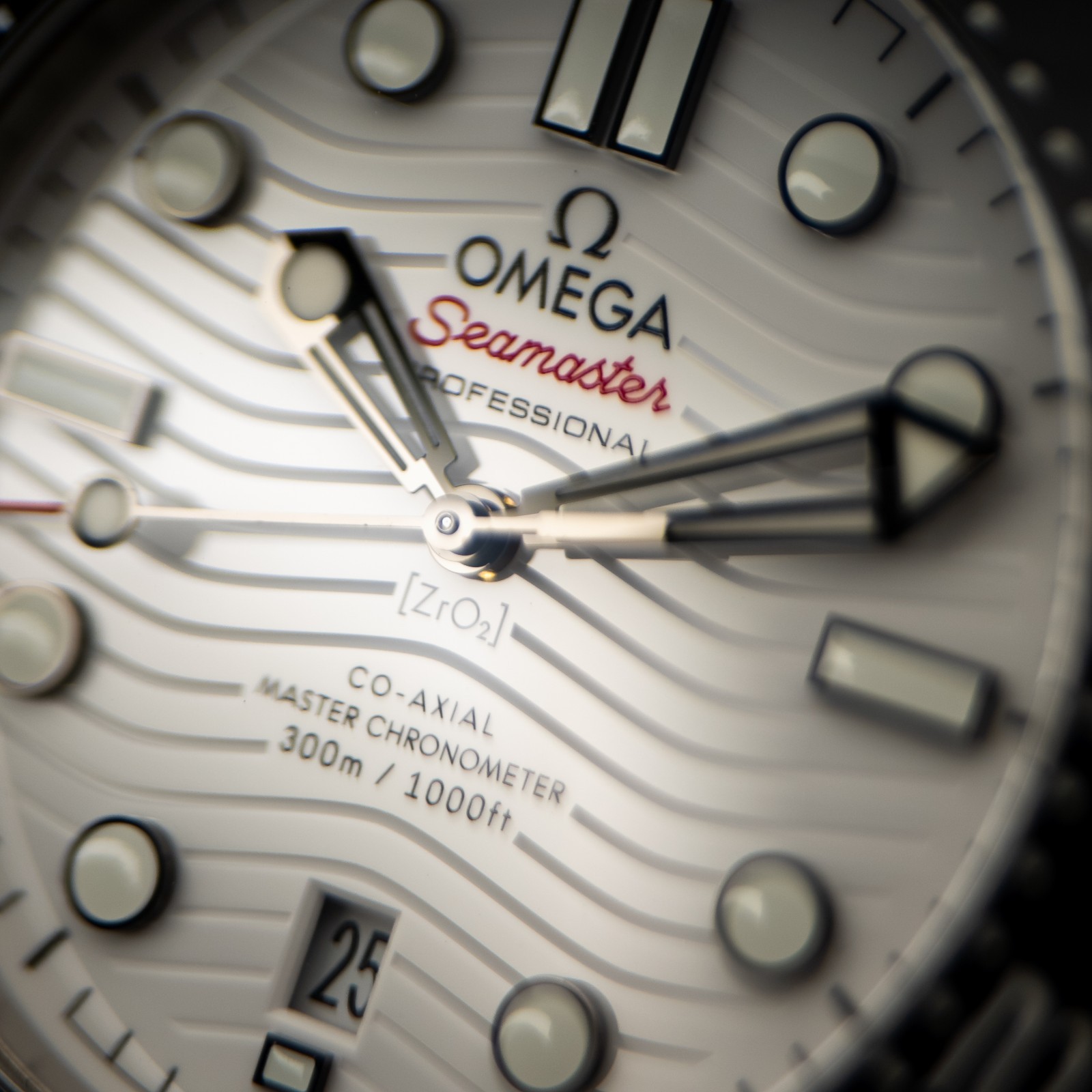 2025 Omega Seamaster Diver 300M 42mm White Wave 210.30.42.20.04.001 Box & Papers