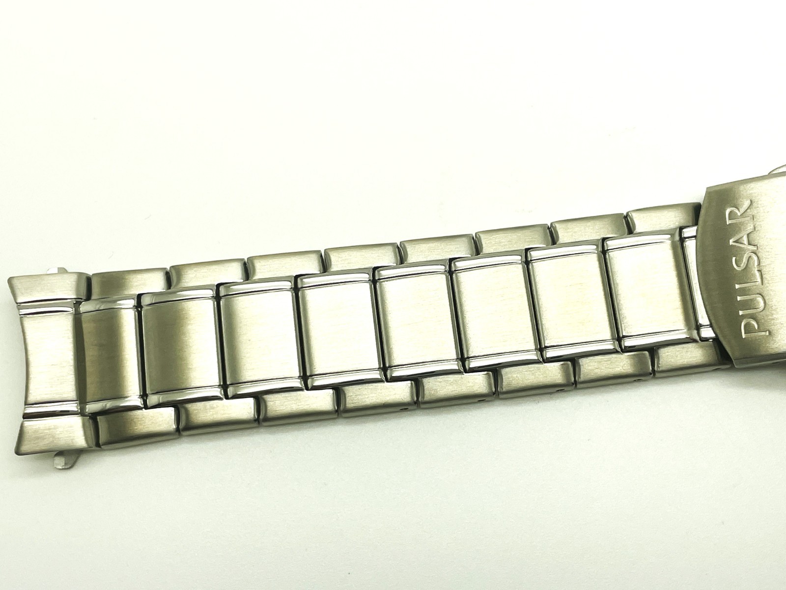 PULSAR by Seiko 21 MM MEN’S REPLACEMENT STAINLESS UNIVERSAL WATCH BAND PX5055-18