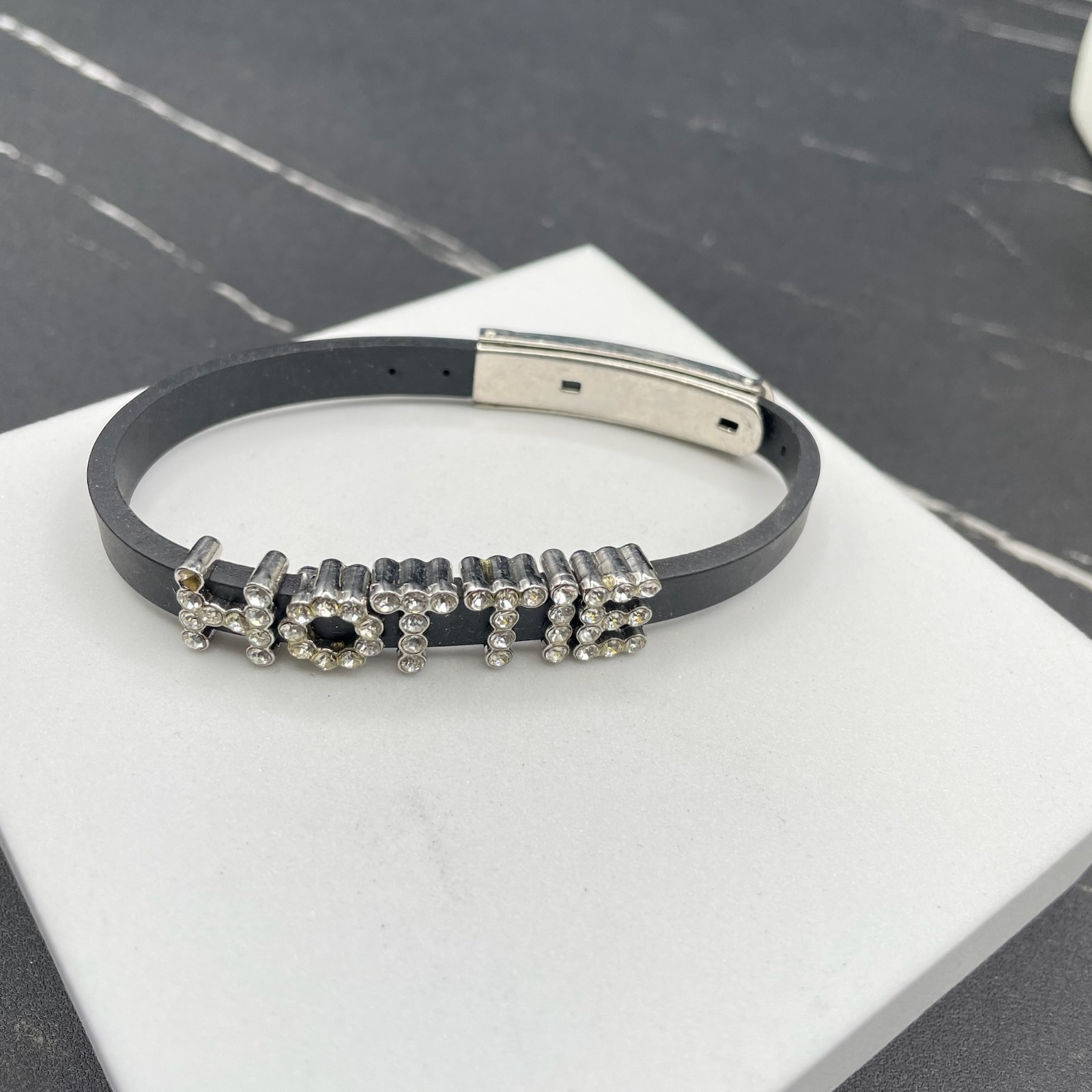 Y2K Silver-Tone Classic Rhinestone Rubber Slider Charm “HOTTIE” Buckle Bracelet