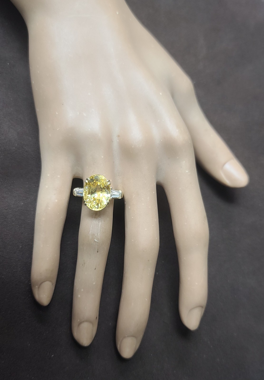 Vintage 14k Yellow gold Engagement ring 11.70ct Natural Oval Yellow Sapphire GIA