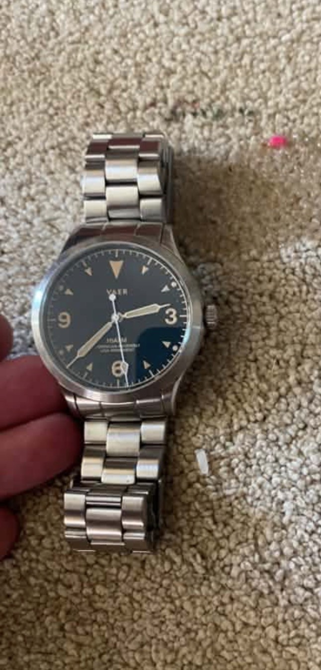 Vaer C5 Quartz Field Watch Black Dial Date 40mm 100m metal and rubber straps