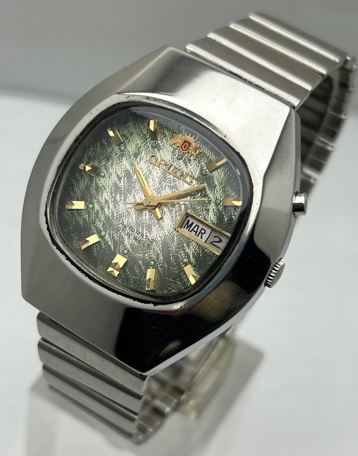 Beautiful Orient Automatic Multi Color Dial Day/Date 21J Japan Men’s Watch