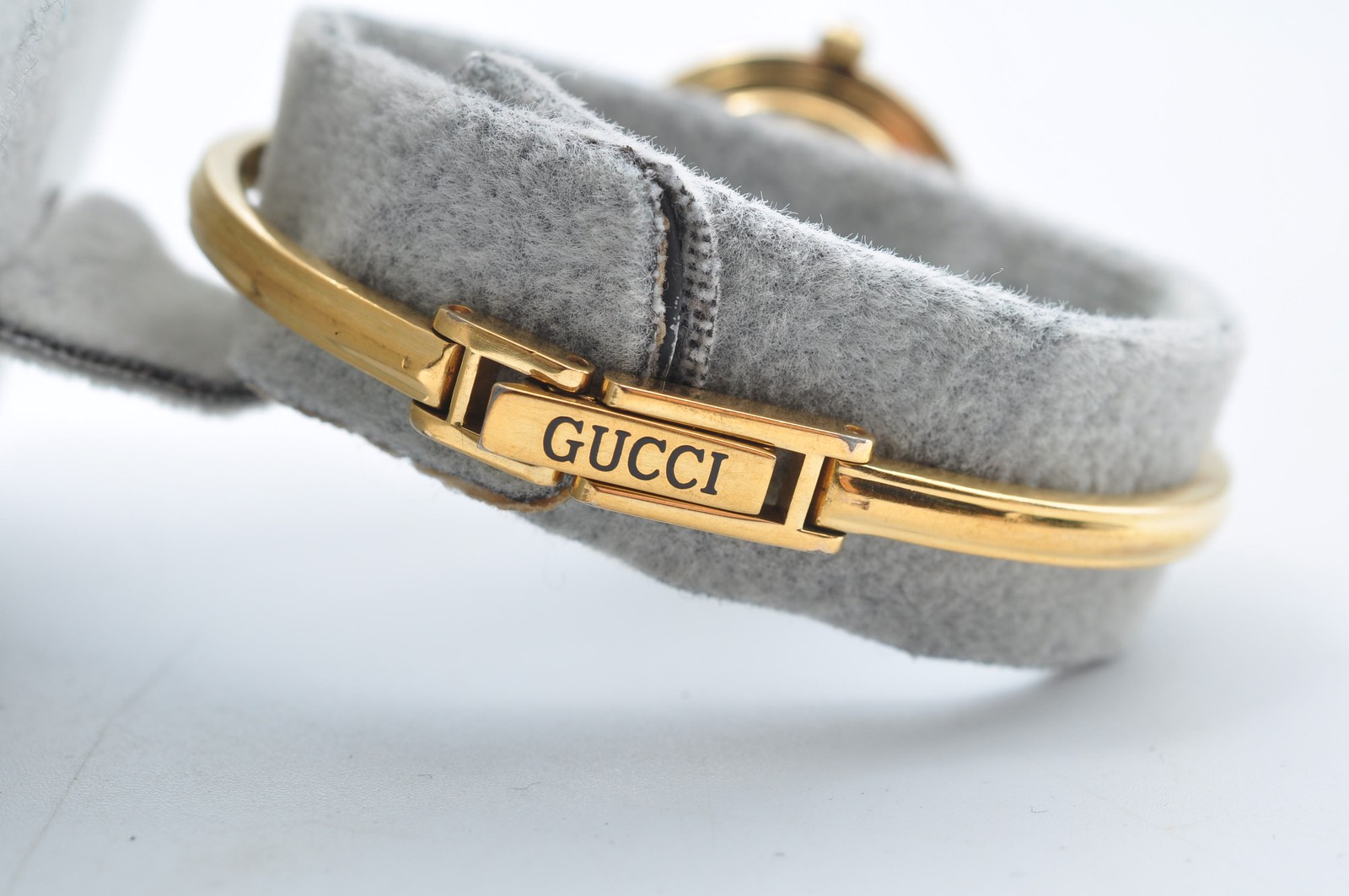 Gucci 11/12.2 Cream Bezel Quartz Watch Ladies Gold Tone Band Braselet w-1181