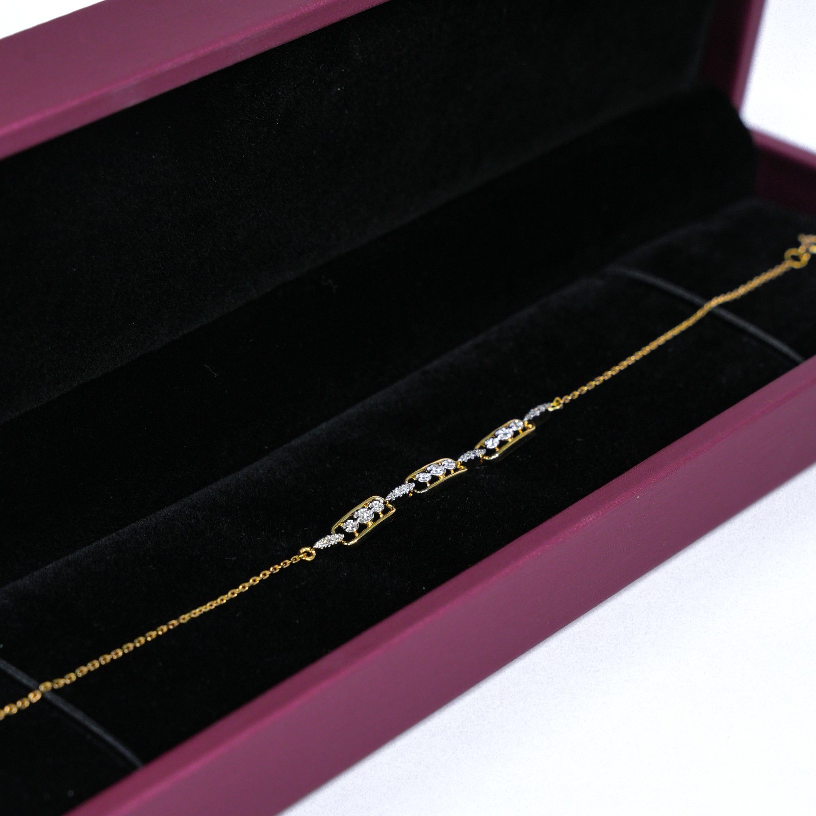 18 KARAT DIAMOND BRACELET | NATURAL DIAMOND | LIGHTWEIGHT | IGI CERTIFIED