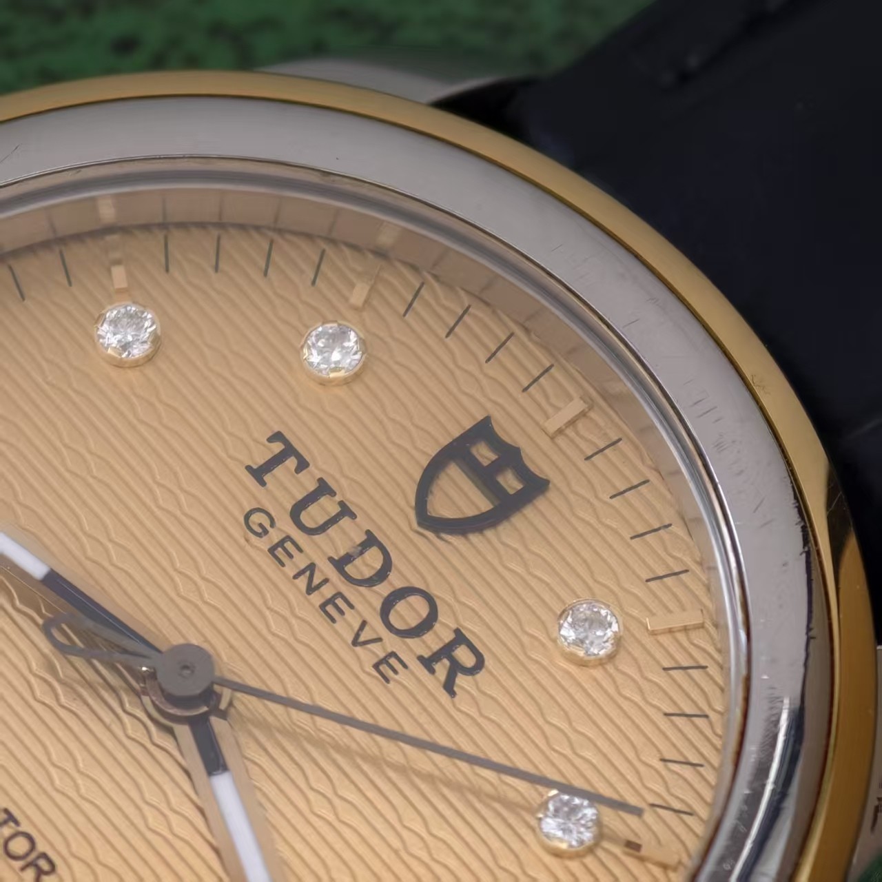 Tudor Linen Champagne 10-Diam Glamour M55003-0068 Men’s Watch Automatic 36mm