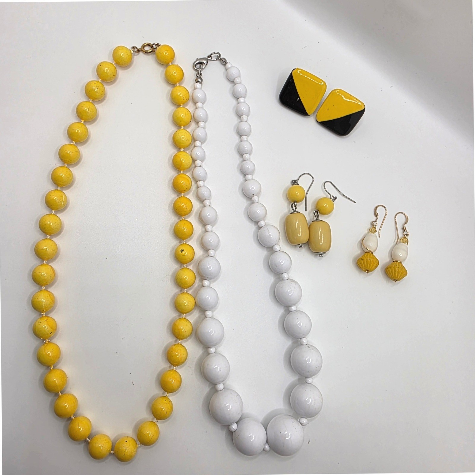 Vintage 1960s Mod Yellow White Black Beaded Necklace Earring 5pc Jewelry Lot