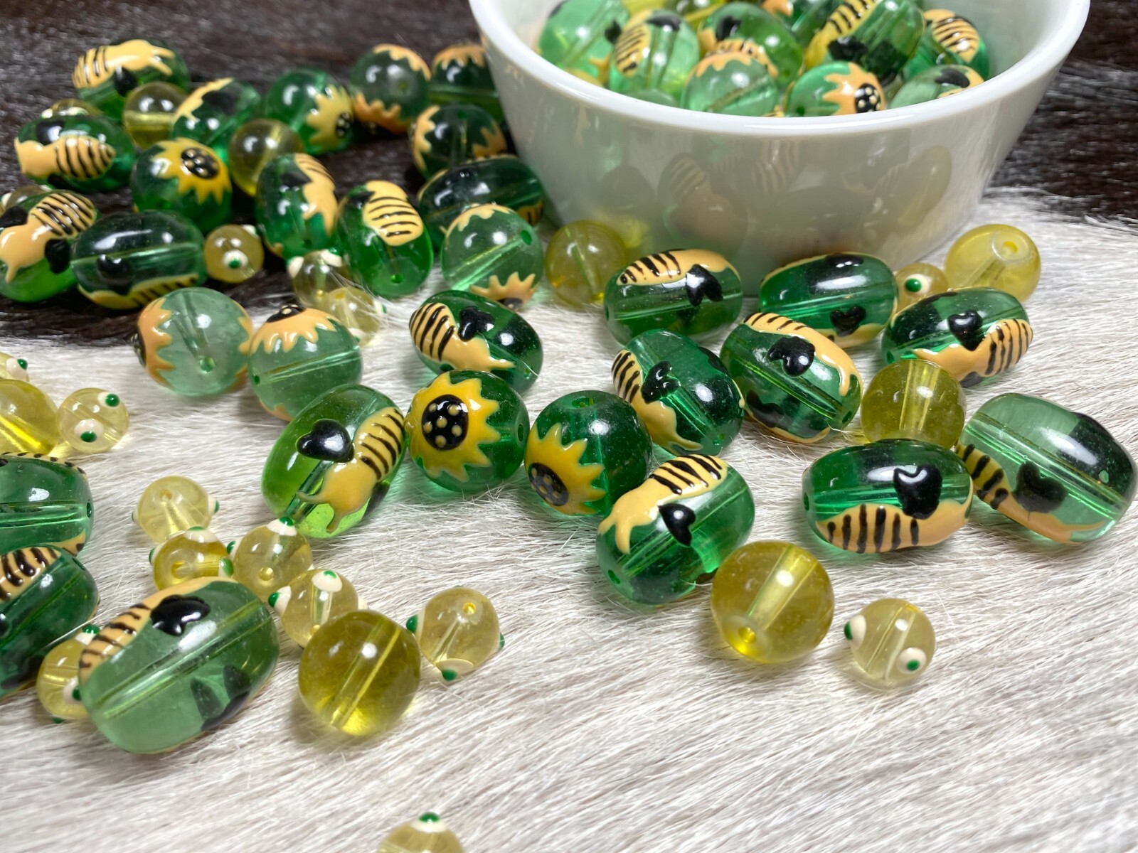 Bumble Bee Beads Glass Beads For Bracelet Making Garden 13mm Green Oval 20 pcs