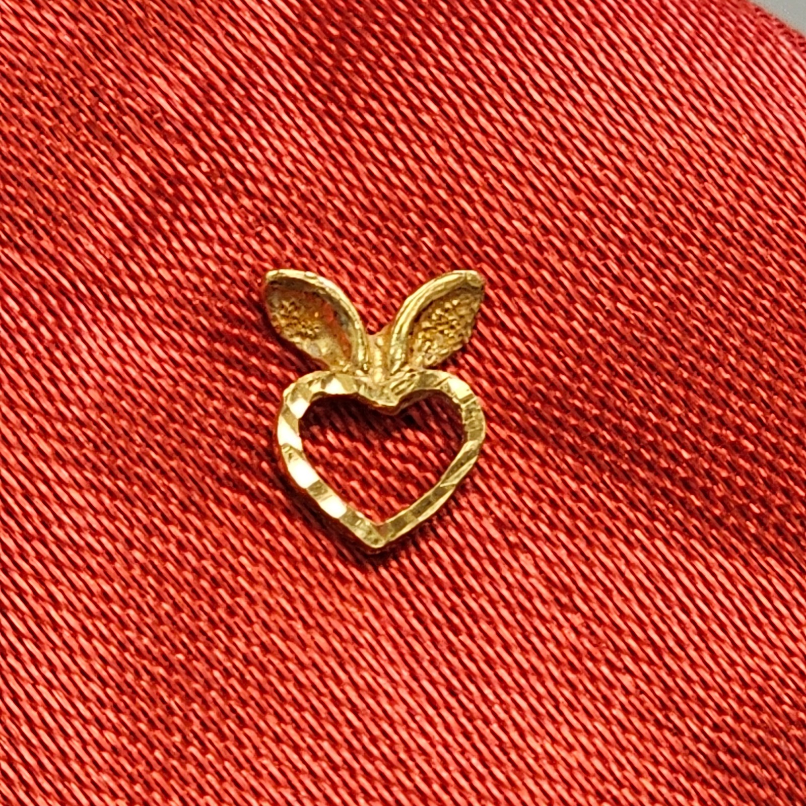 22k 916 Yellow Gold 1.1g Teacher’s Apple Heart Bunny Ear Heart Ladies Earrings