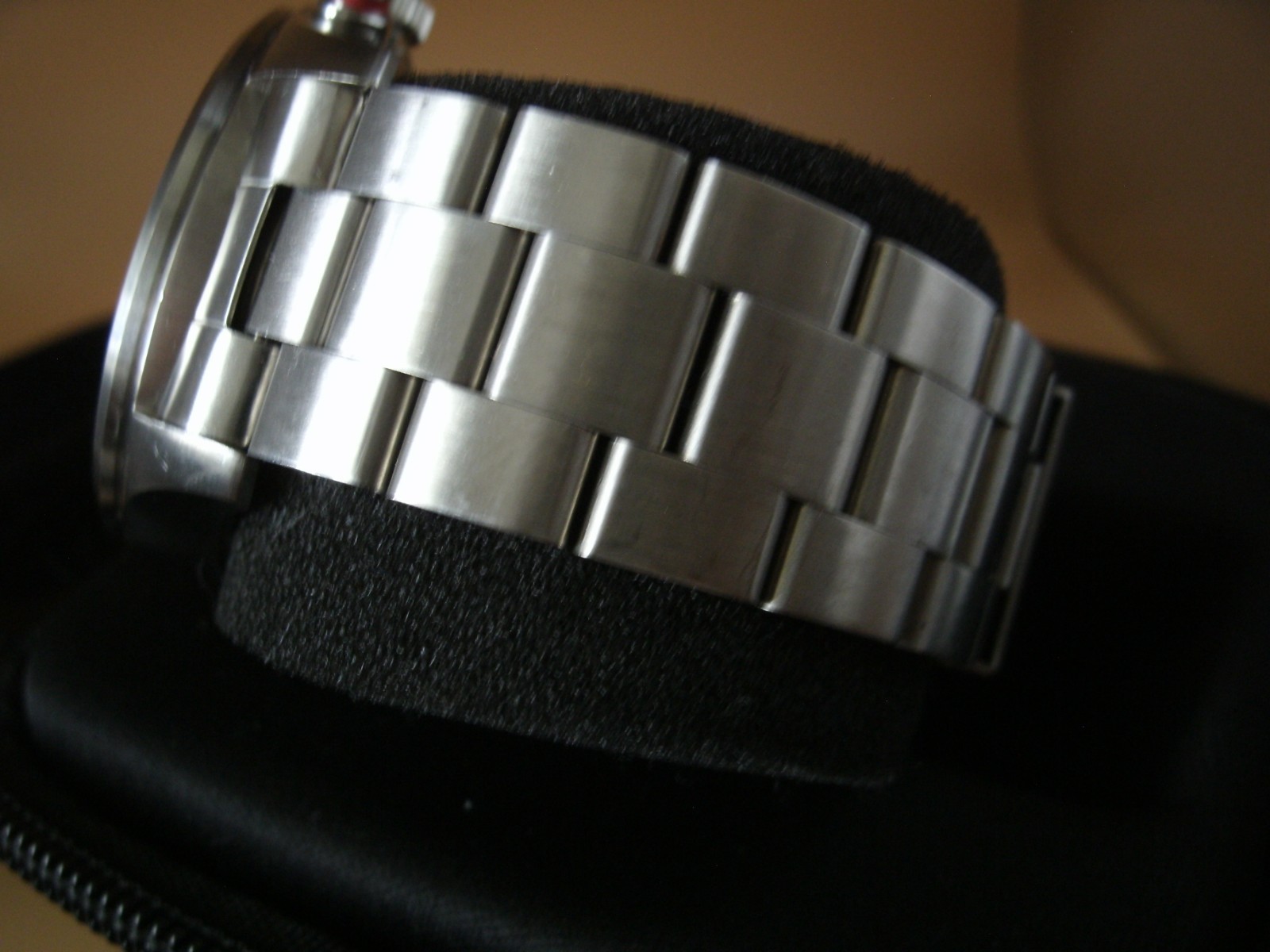 Glycine AirPilot Dual time watch, working and keeping time.
