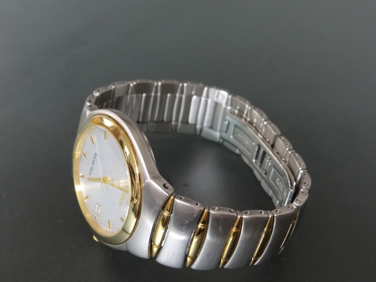 CITIZEN ECO-DRIVE A114-H17974 Two-Tone Gray Gold Band 36mm Watch 6.75″ wrist