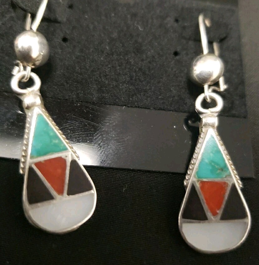 BEUTY NATIVE AMERICAN STERLING SILVER EARRINGS.